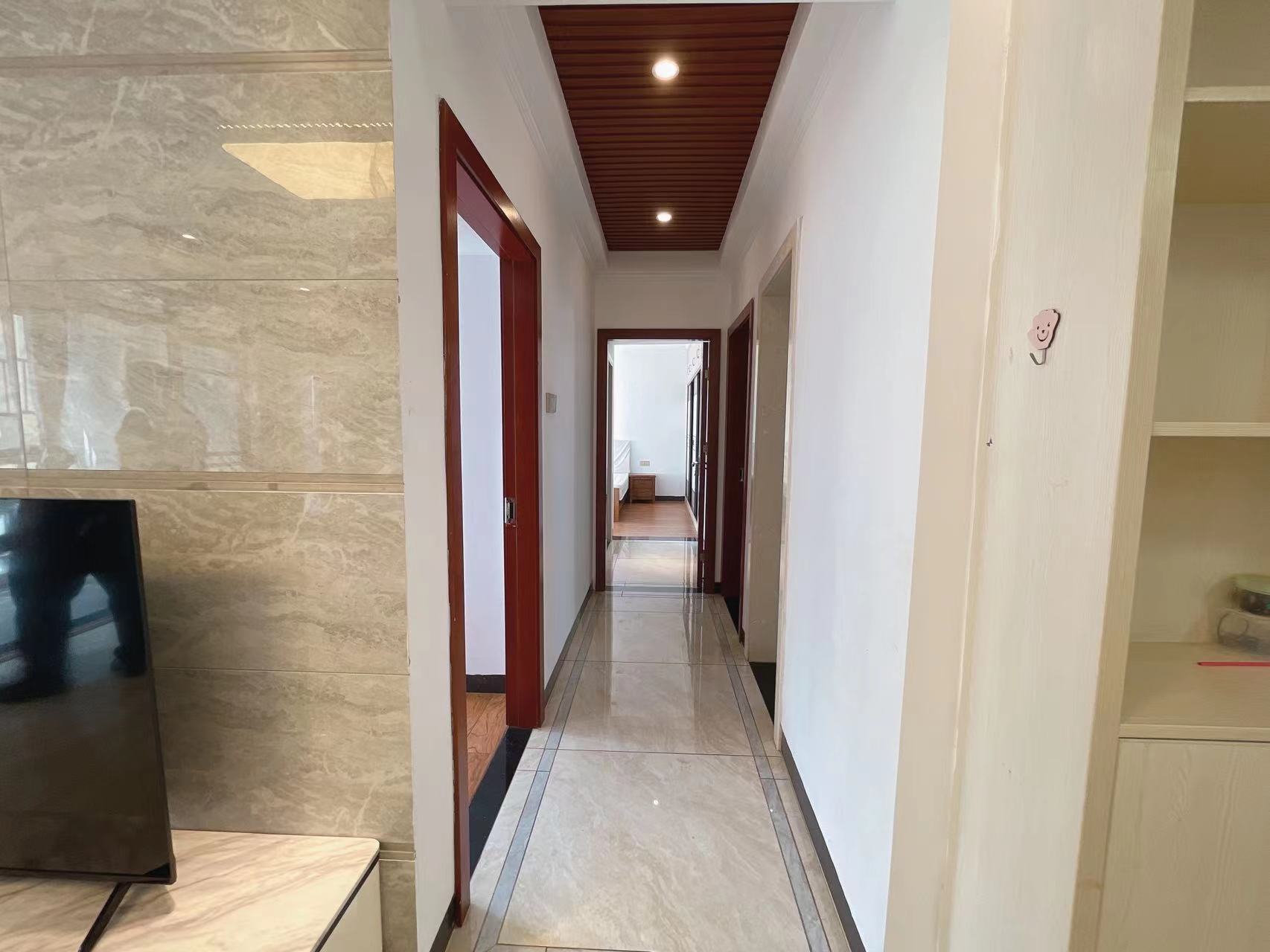 奥园广场  3室2厅2卫    90.0万 奥园广场  3室2厅2卫    90.0万室内图