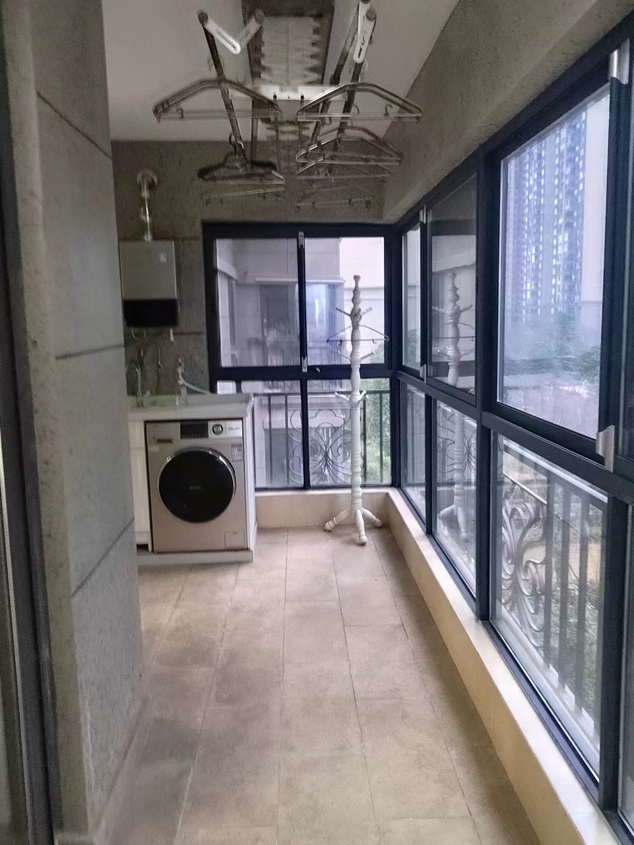 恒大南湖半岛  3室2厅2卫   2300.00元/月室内图