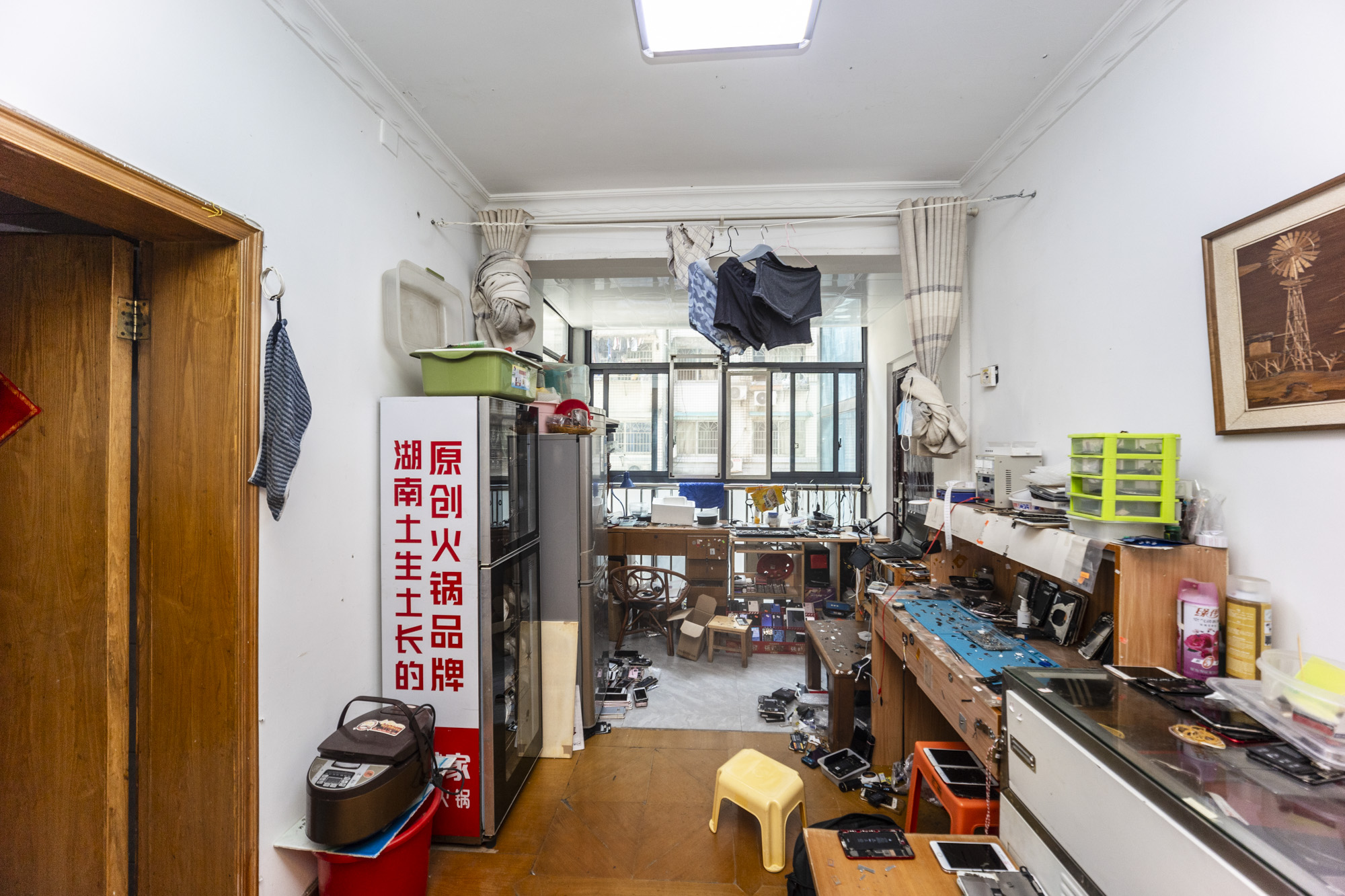 迎龙阁公寓  3室2厅1卫   98.00万客厅