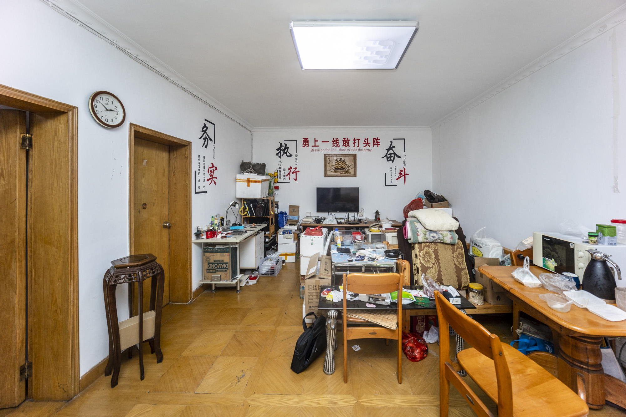 迎龙阁公寓  3室2厅1卫   98.00万客厅