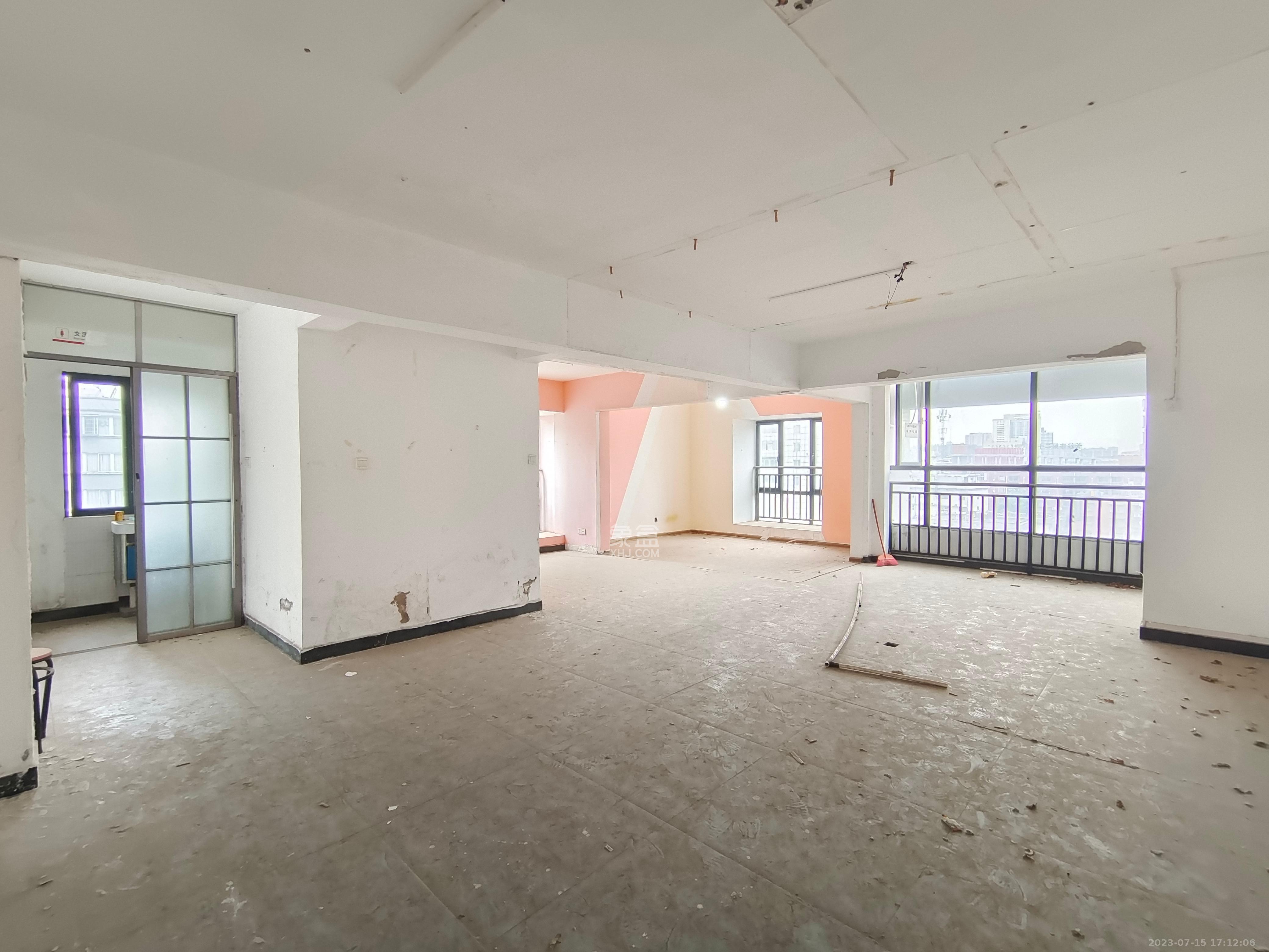 云鼎公馆  3室2厅1卫   2000.00元/月室内图1