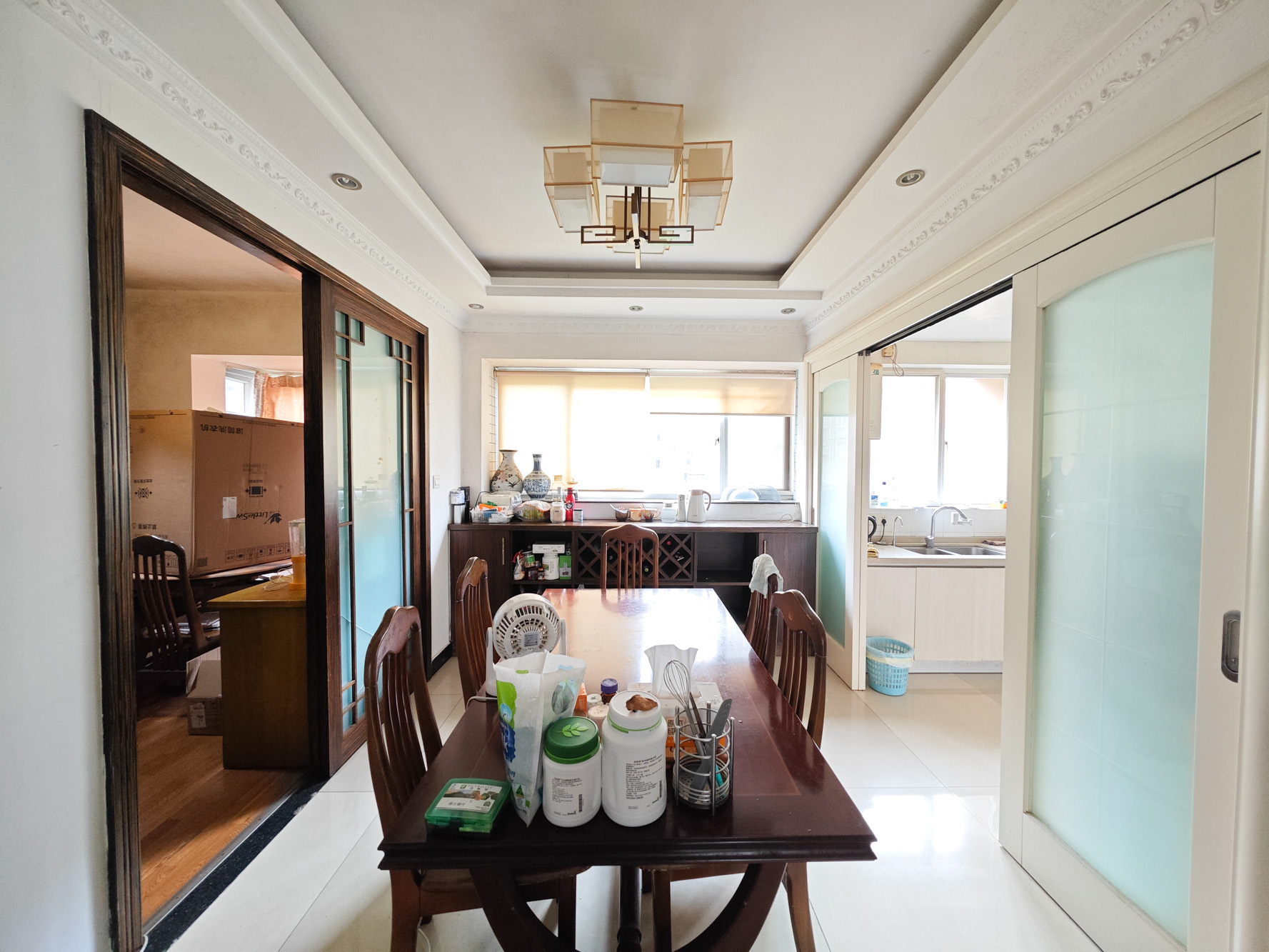 阳光嘉园  5室2厅3卫    285.0万客厅