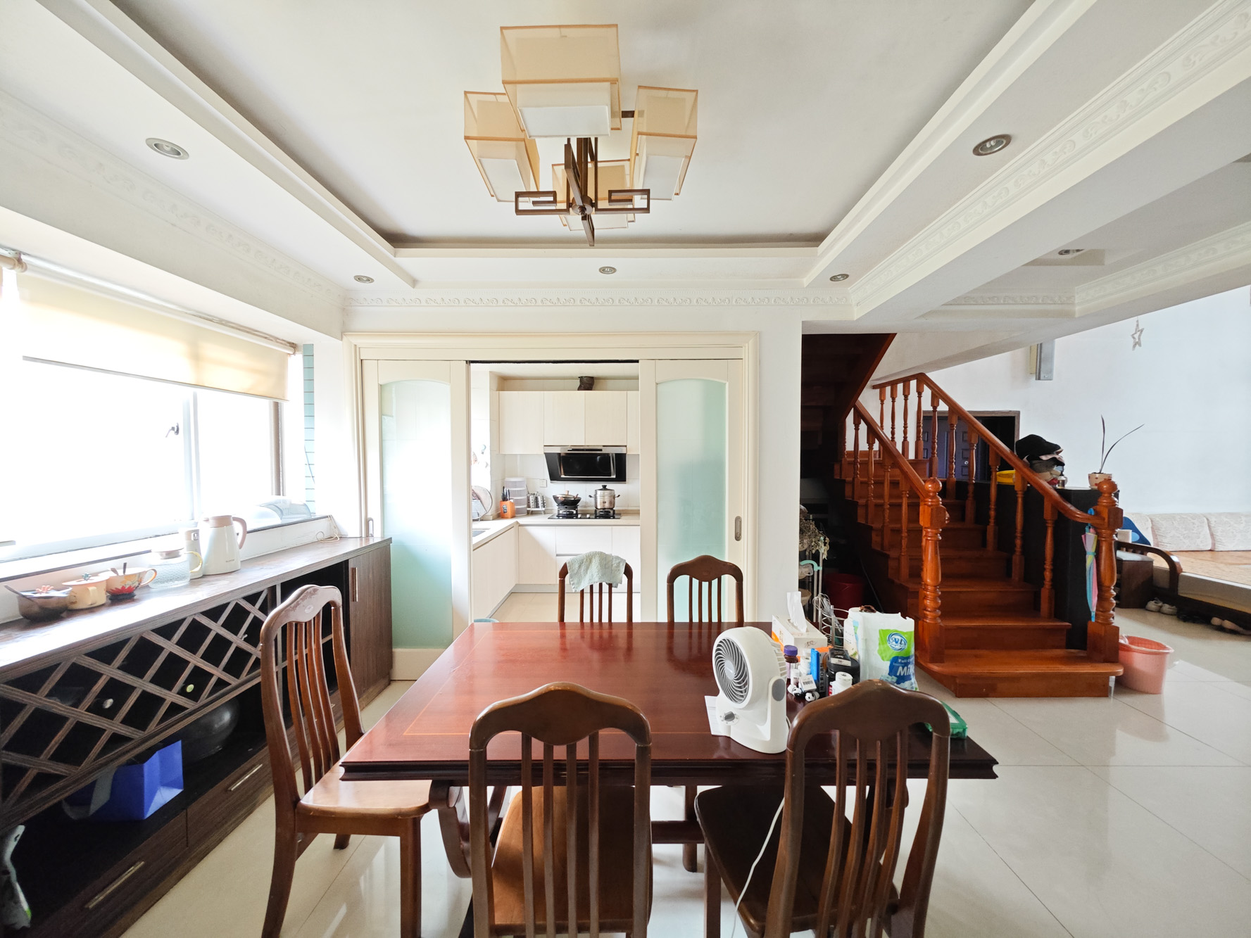 阳光嘉园  5室2厅3卫    285.0万客厅