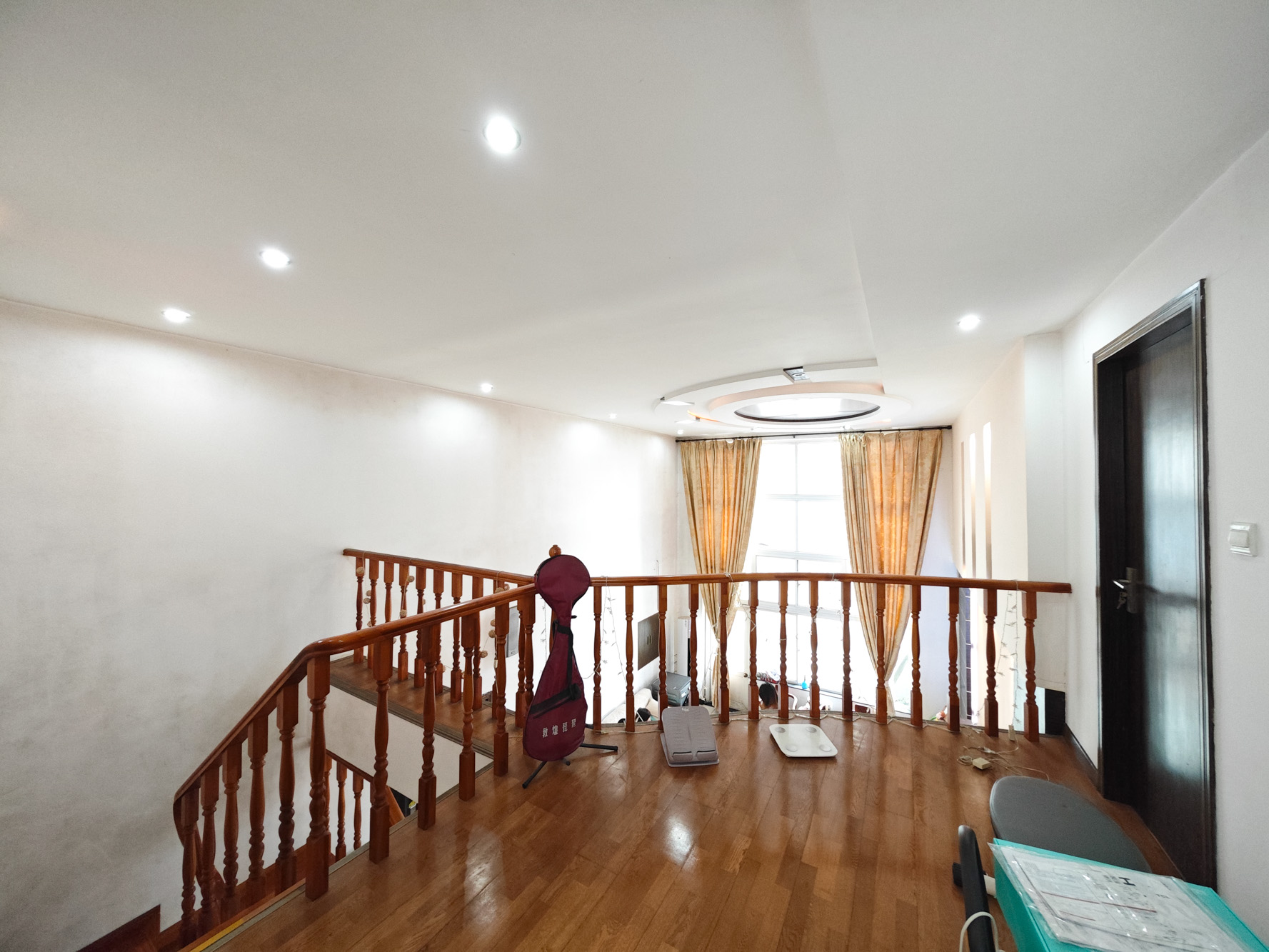 阳光嘉园  5室2厅3卫    285.0万其他