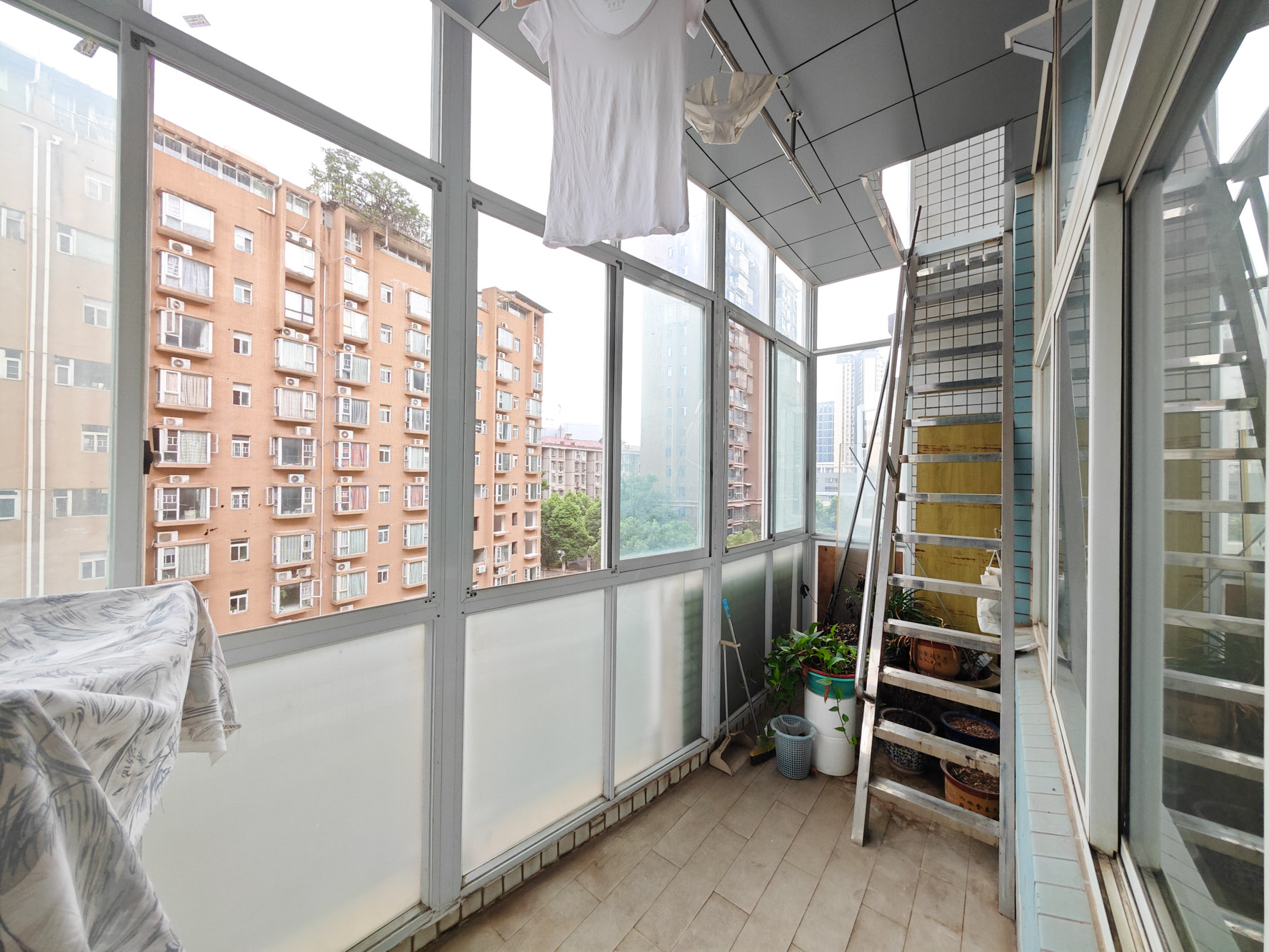 阳光嘉园  5室2厅3卫    285.0万其他