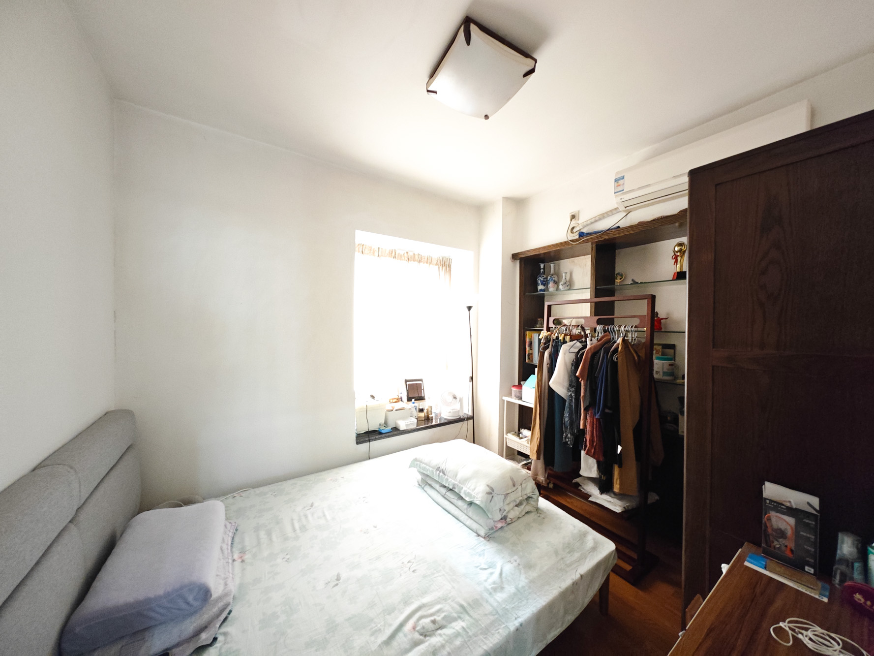 阳光嘉园  5室2厅3卫    285.0万卧室