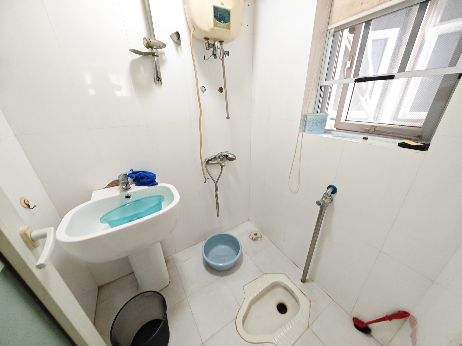 阳光嘉园  5室2厅3卫    285.0万卫生间