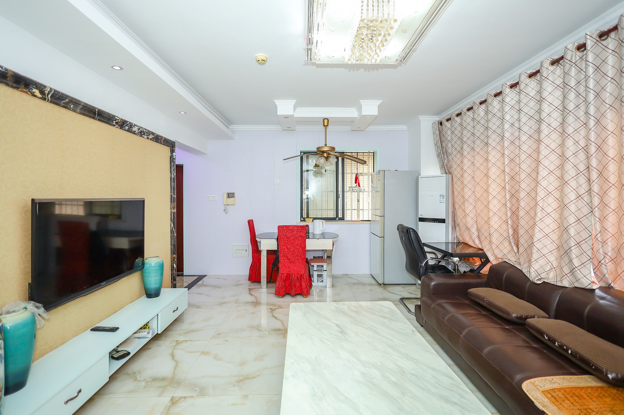 新长海广场  3室2厅1卫    59.8万 新长海广场  3室2厅1卫    59.8万客厅