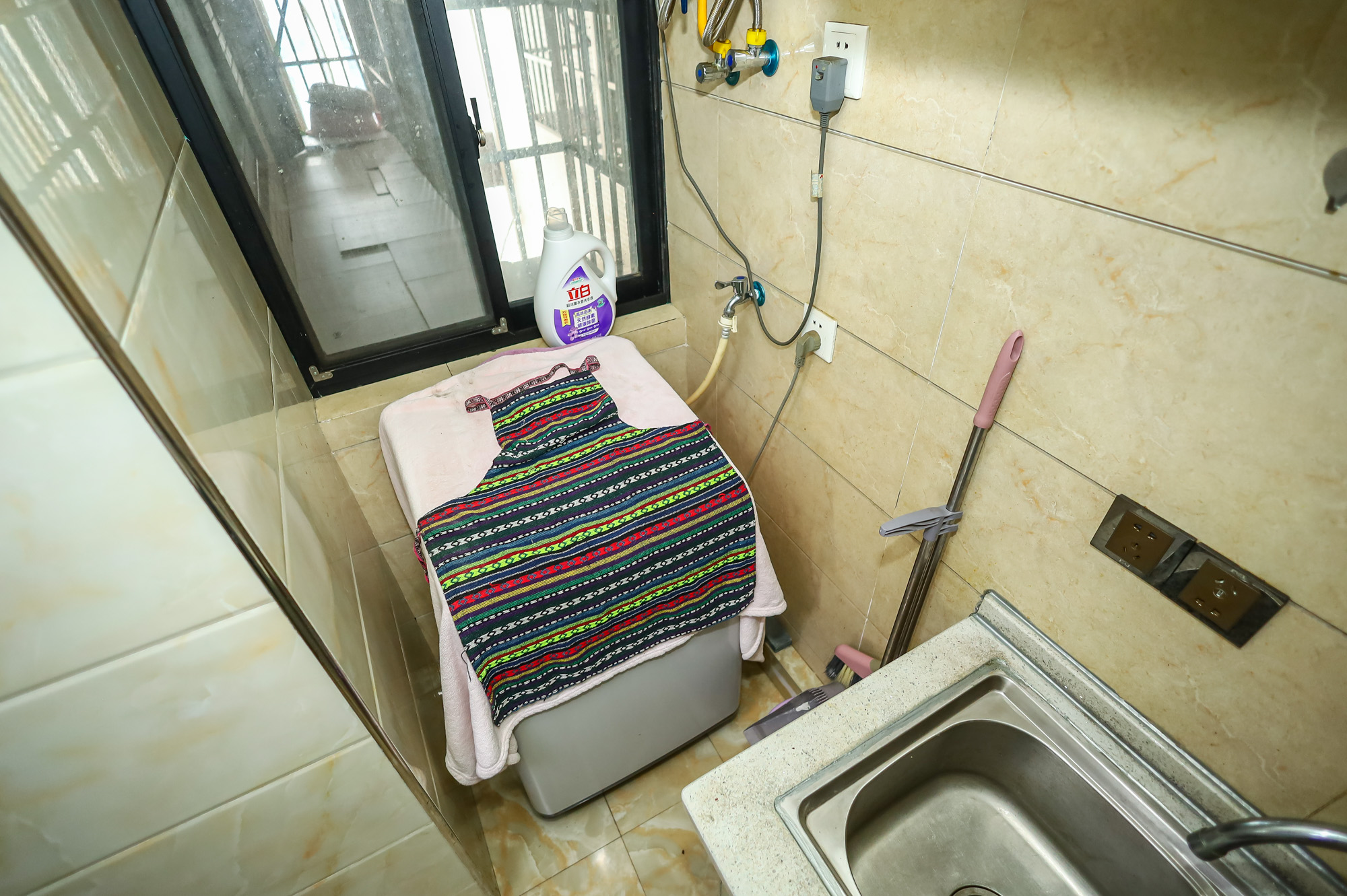 新长海广场  3室2厅1卫    59.8万 新长海广场  3室2厅1卫    59.8万厨房