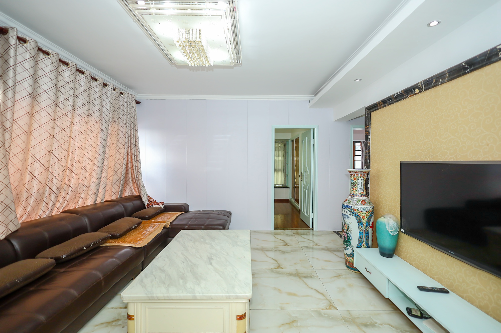 新长海广场  3室2厅1卫    59.8万 新长海广场  3室2厅1卫    59.8万客厅