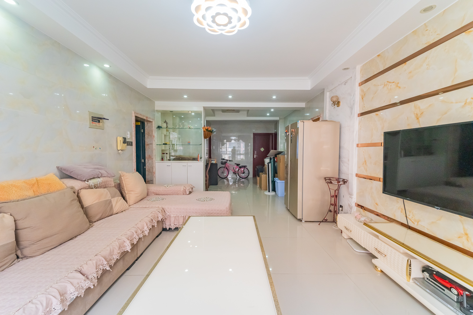 阳光丽景  3室2厅2卫    79.8万 阳光丽景  3室2厅2卫    79.8万客厅