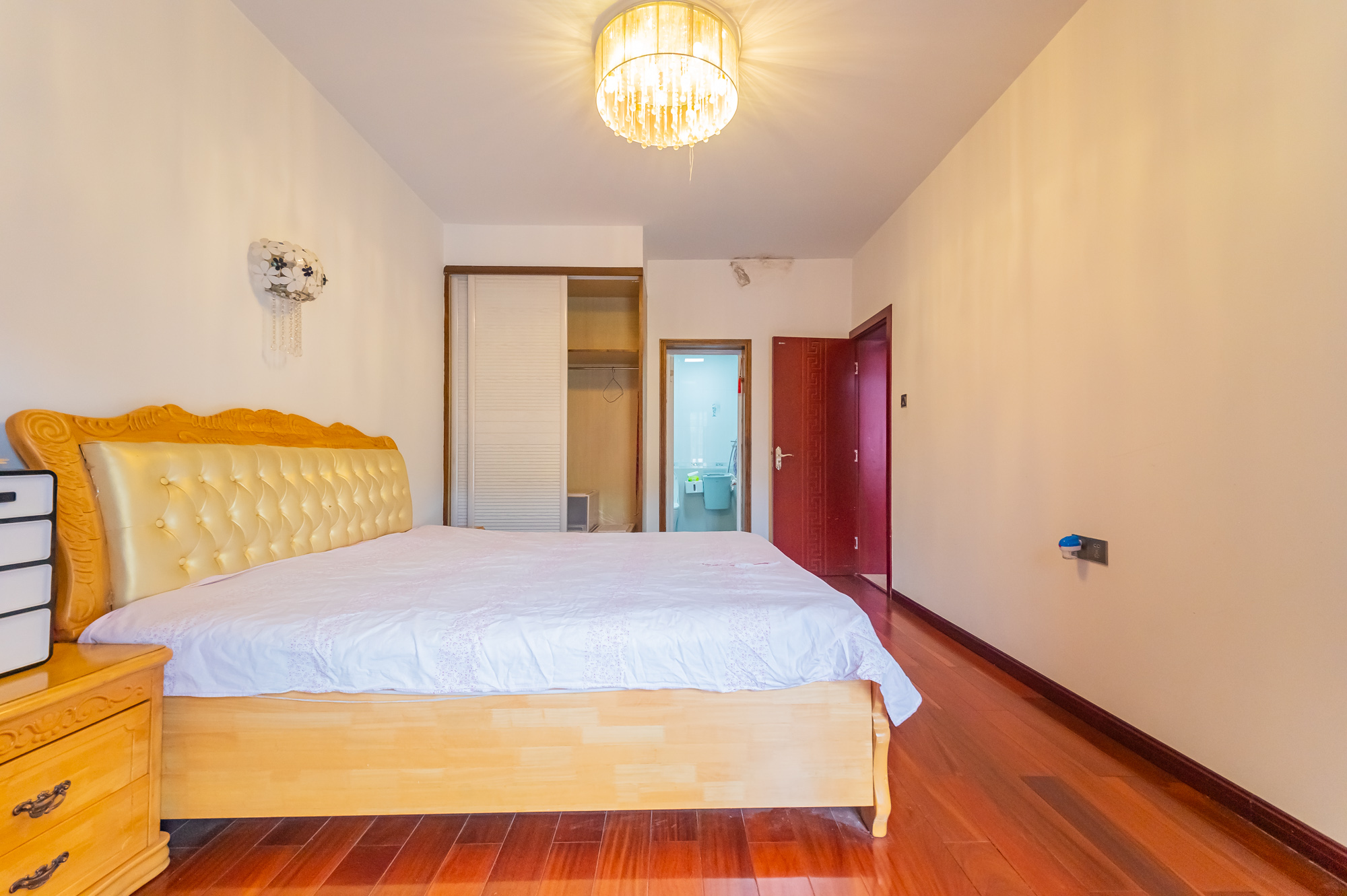 阳光丽景  3室2厅2卫    79.8万 阳光丽景  3室2厅2卫    79.8万卧室