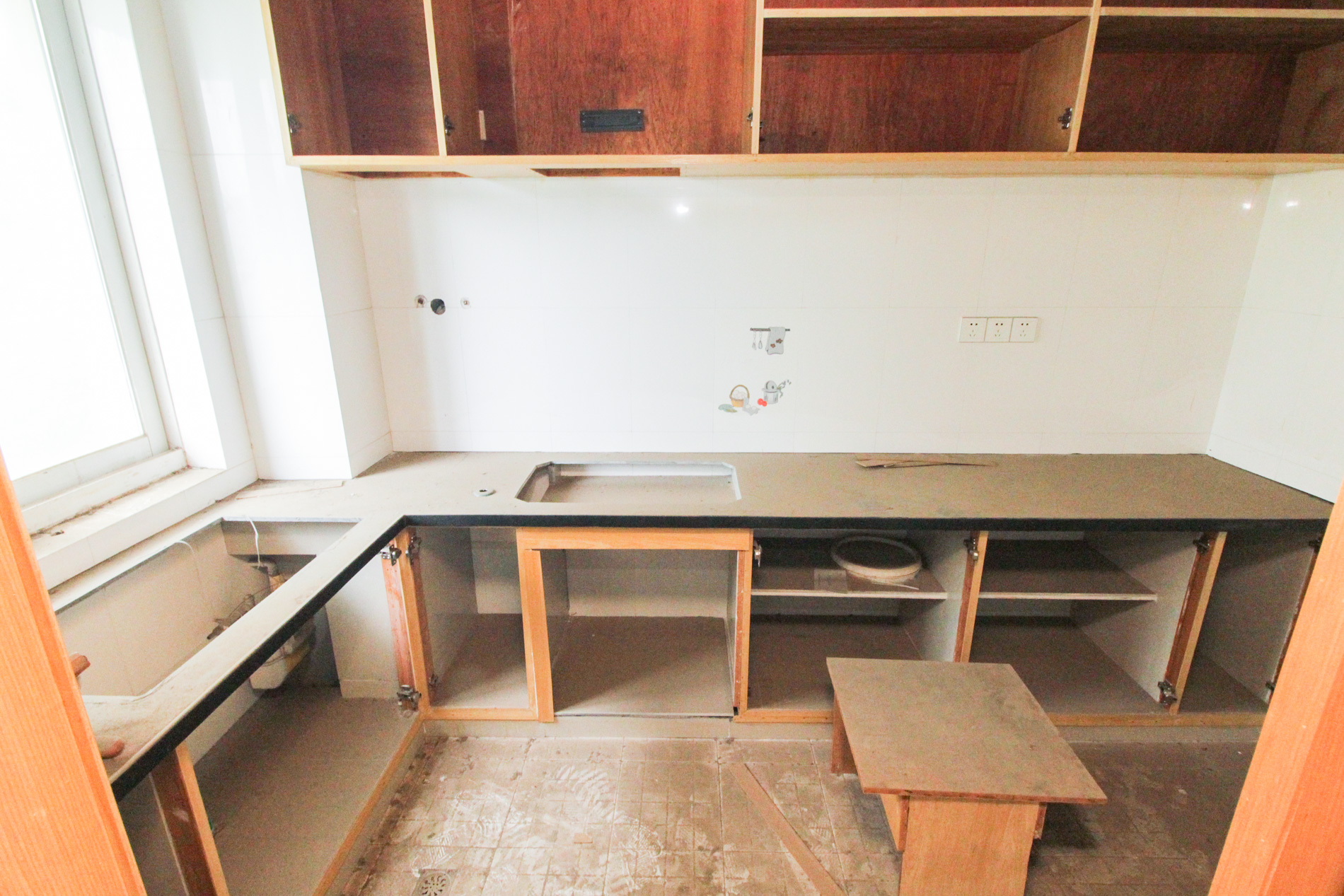 山水庭院  3室2厅2卫   72.80万厨房