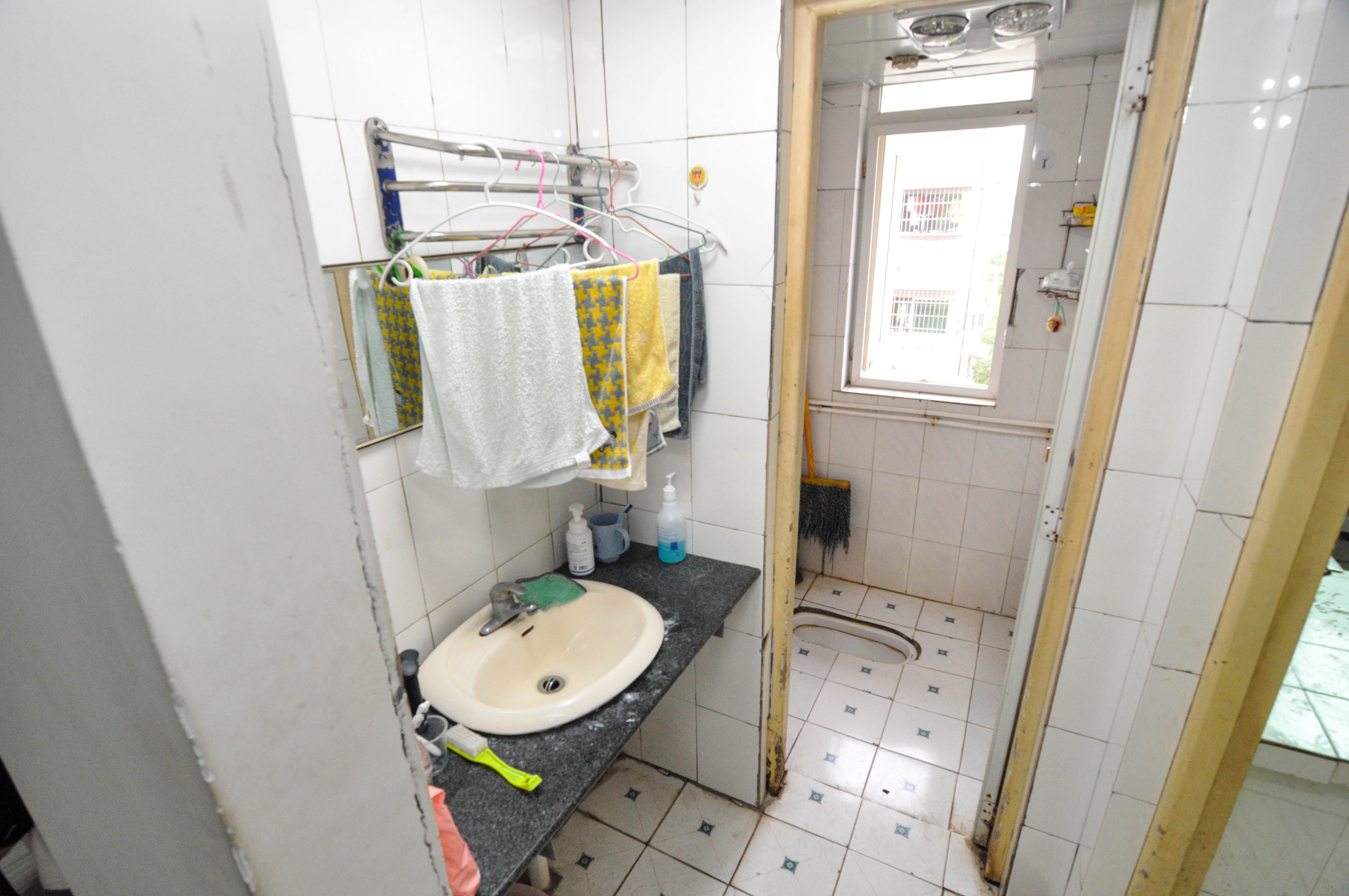 广厦新苑  3室2厅1卫   55.00万卫生间