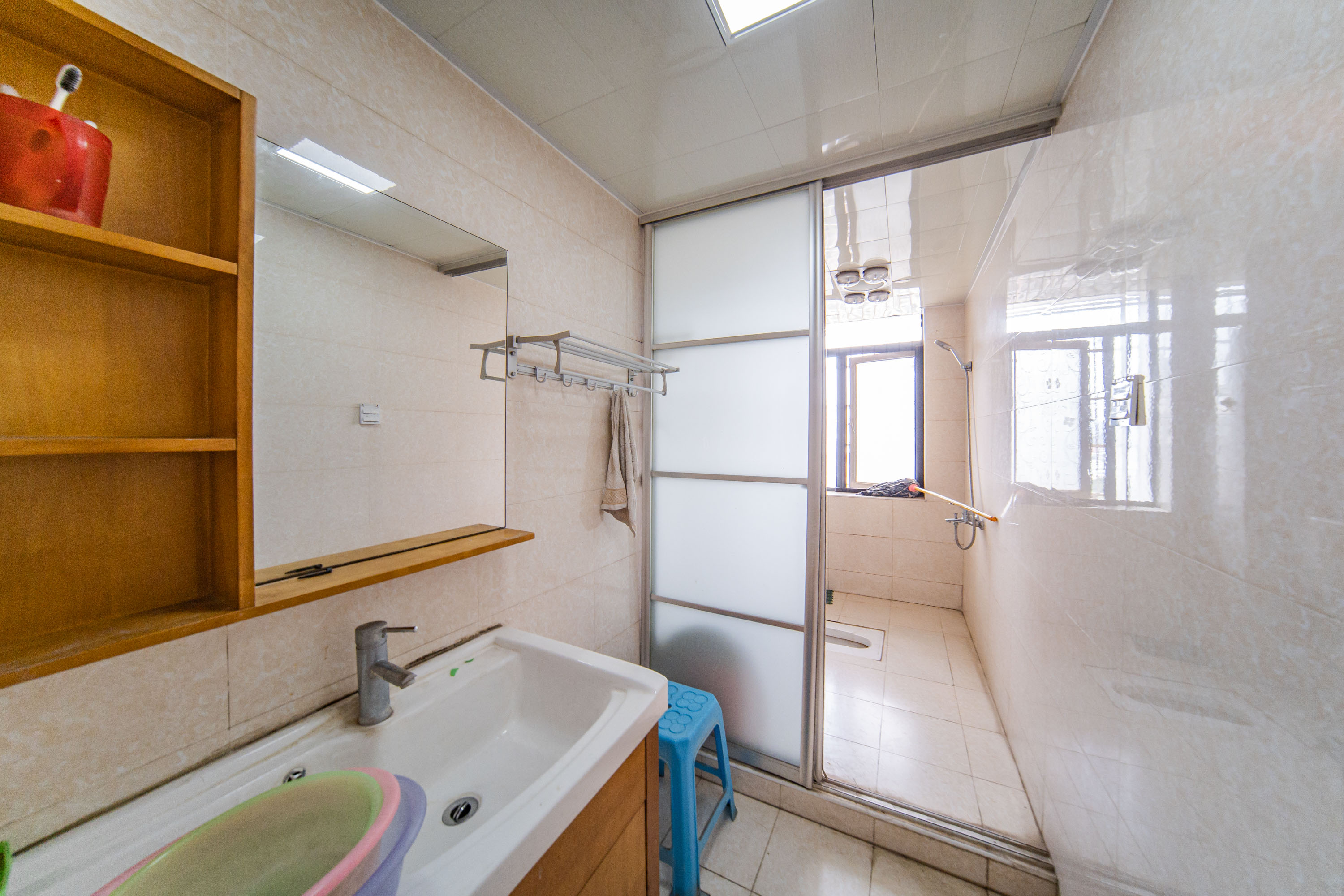 枫华府第  3室2厅2卫    93.0万卫生间