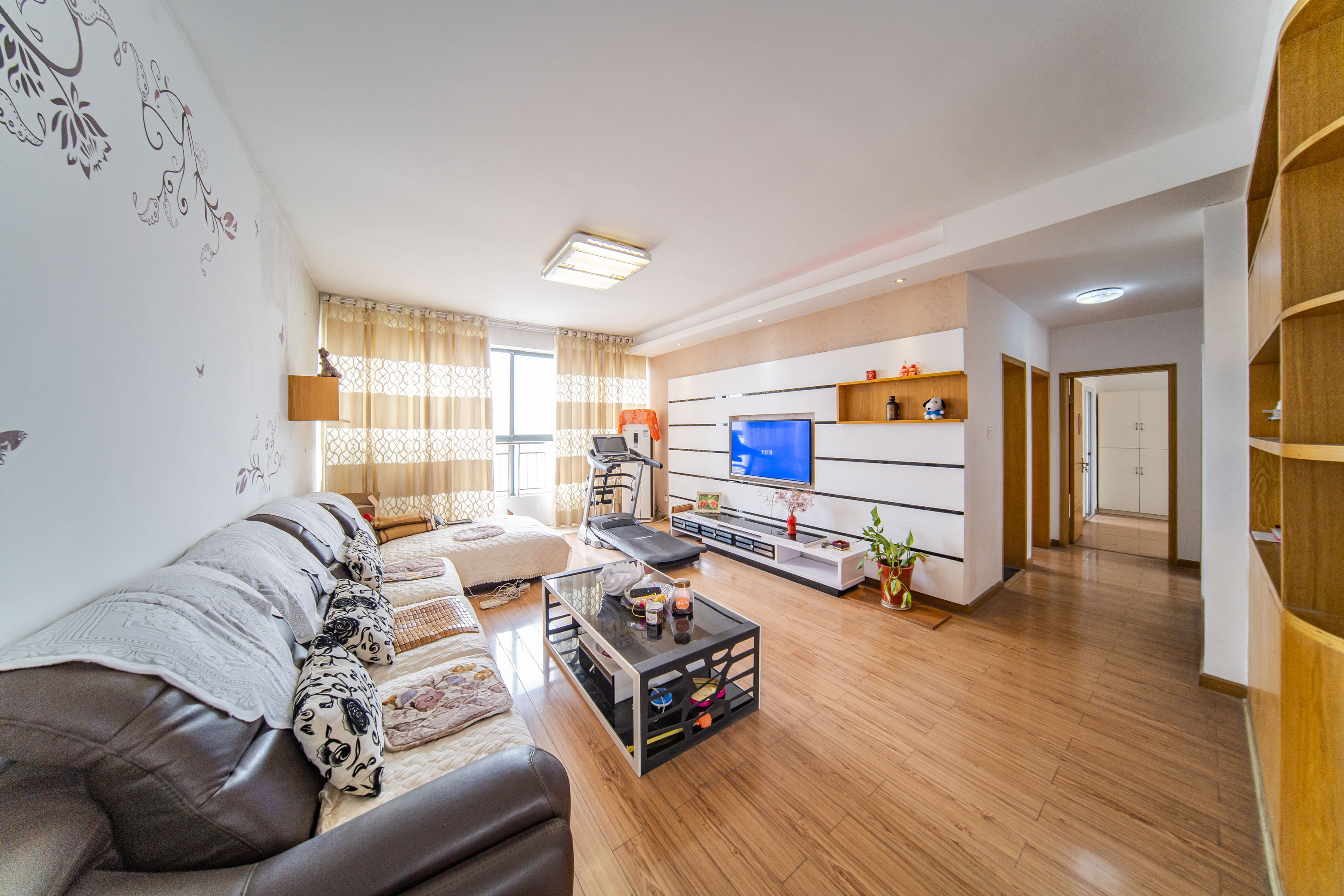 枫华府第  3室2厅2卫    93.0万客厅