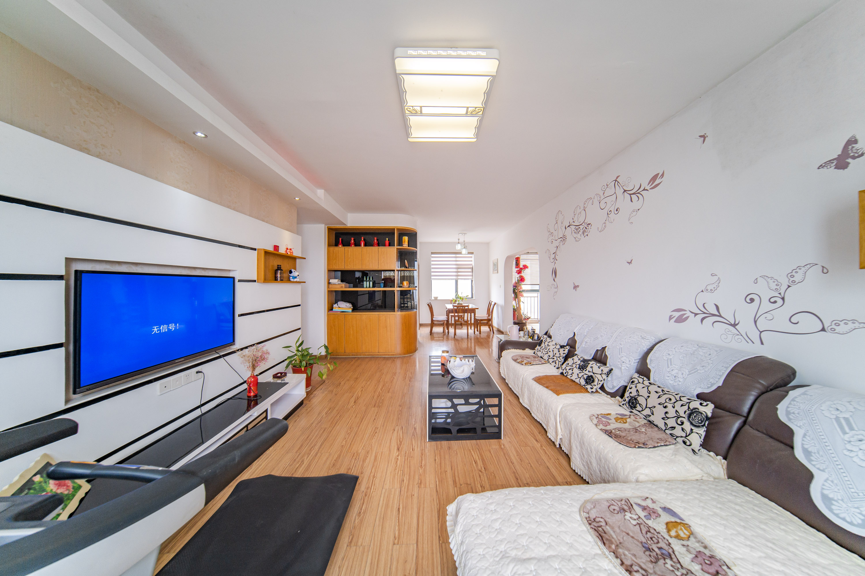 枫华府第  3室2厅2卫    93.0万客厅