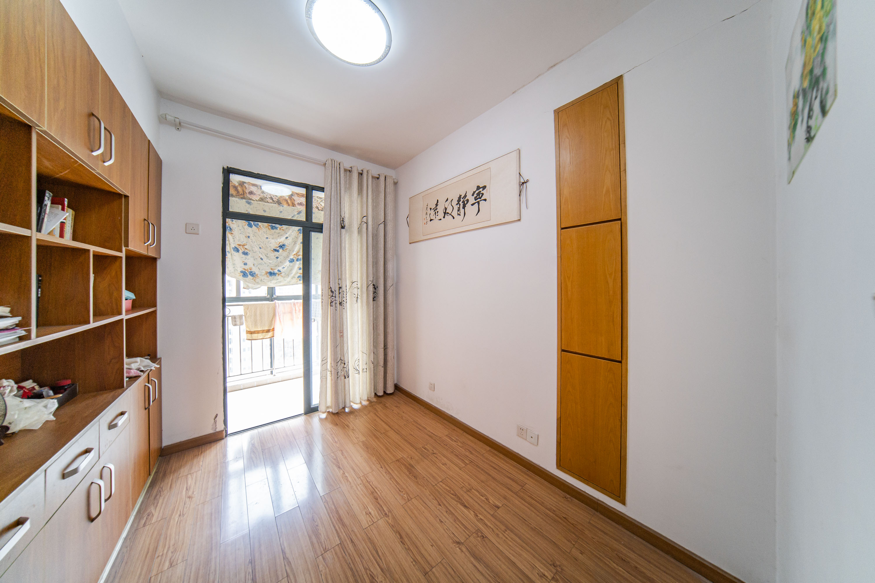 枫华府第  3室2厅2卫    93.0万卧室