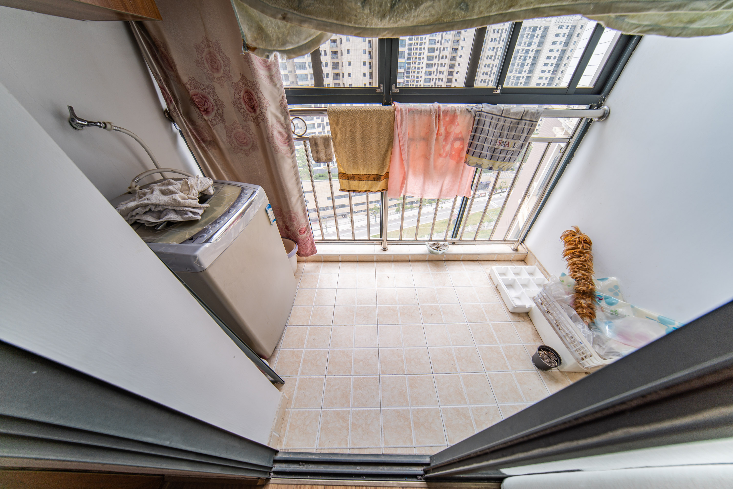 枫华府第  3室2厅2卫    93.0万阳台