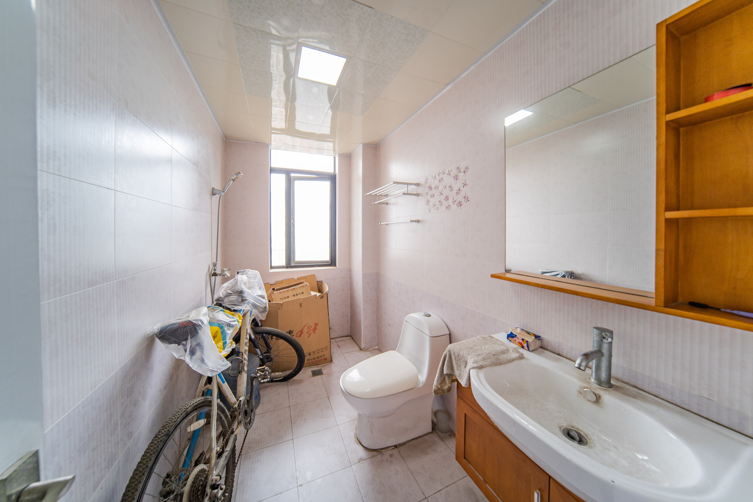 枫华府第  3室2厅2卫    93.0万卫生间