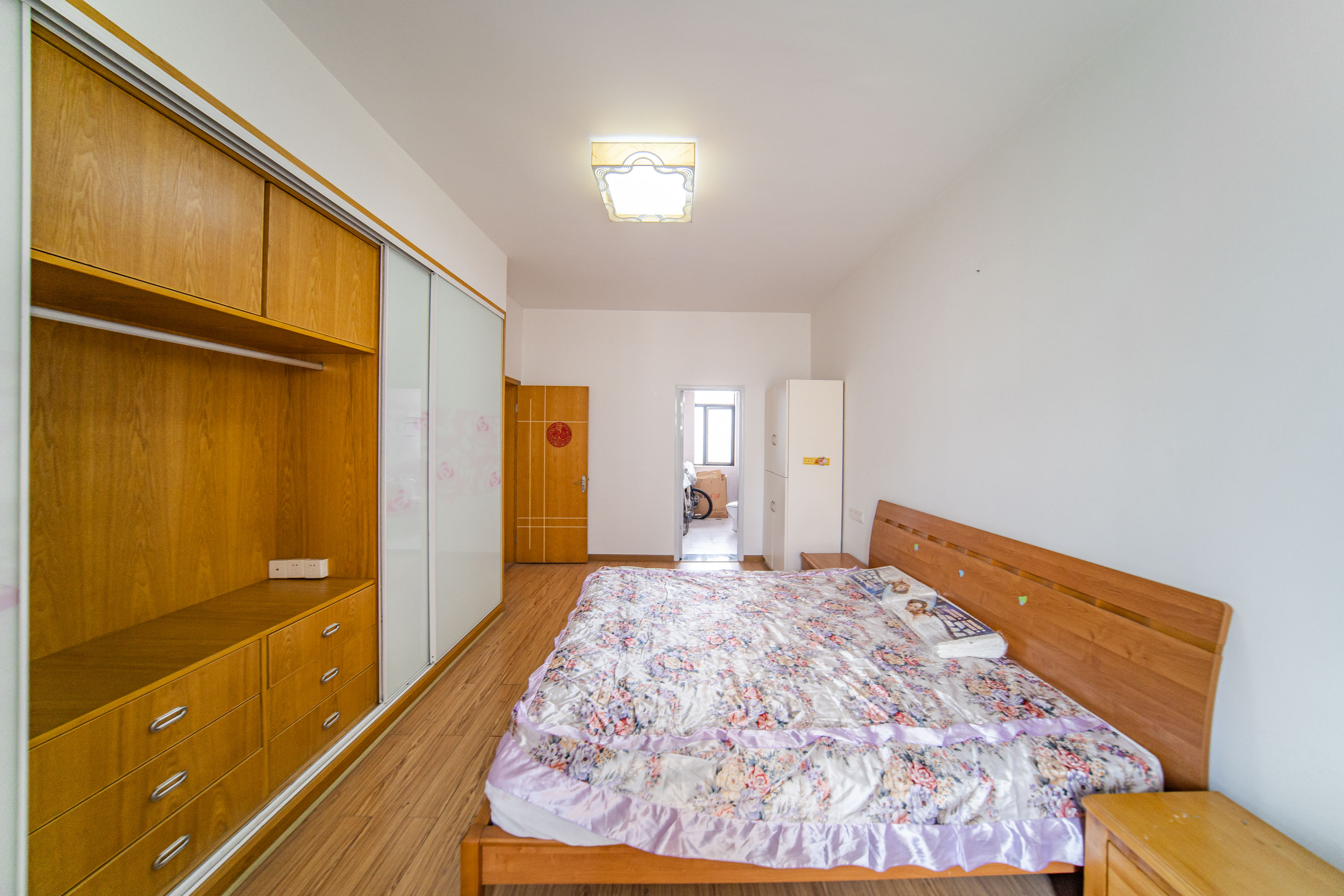 枫华府第  3室2厅2卫    93.0万卧室