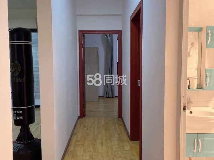 美的林城时代  3室2厅1卫   2600.00元/月室内图