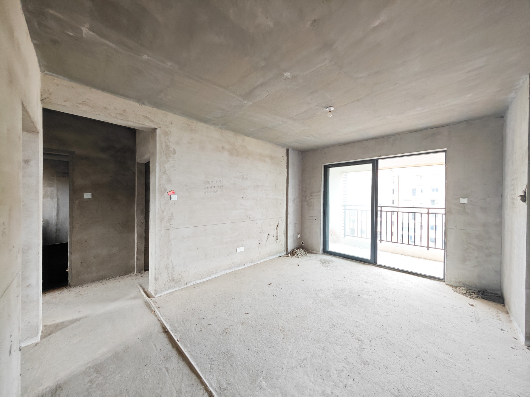 中建嘉和城  3室2厅2卫   100.00万客厅