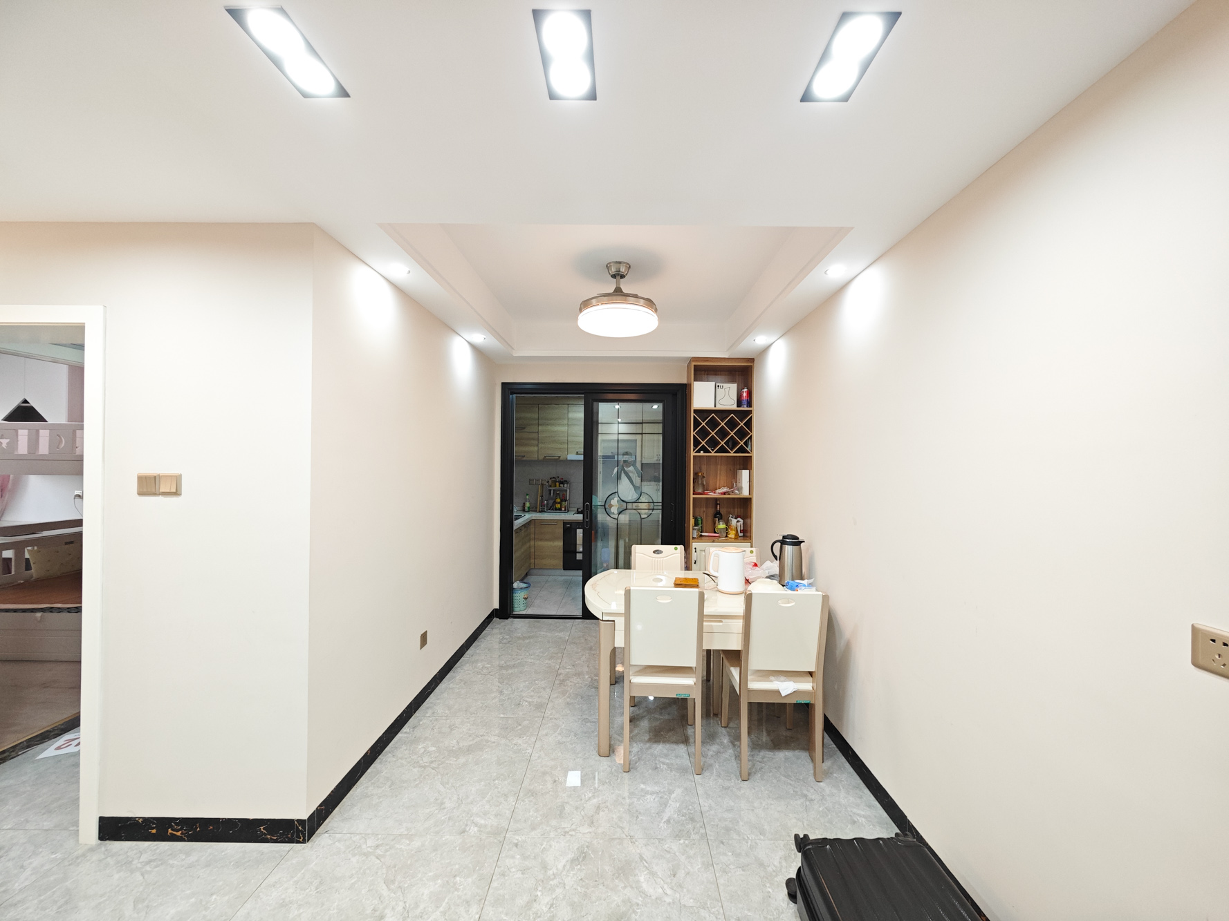 中建嘉和城  3室2厅2卫    120.0万客厅