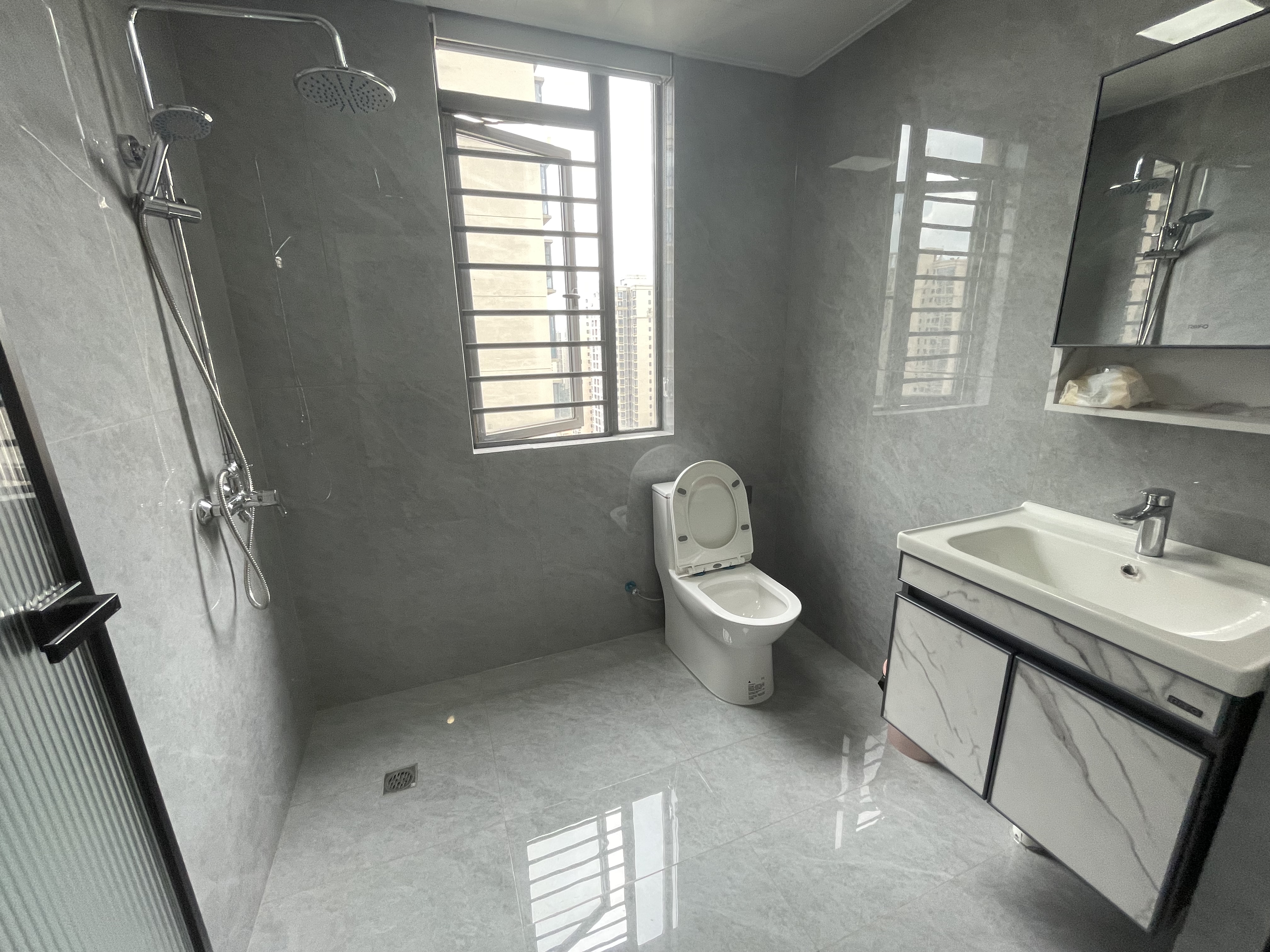 山水洲城华晨第一城 4室2厅2卫 110.0万 山水洲城华晨第一城 4室2厅2卫 110.0万室内图