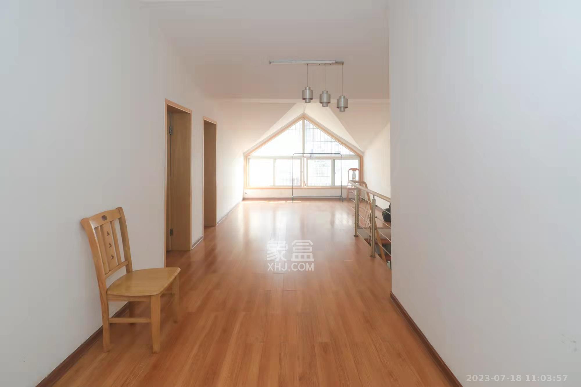 好家园  4室2厅1卫   2200.00元/月室内图