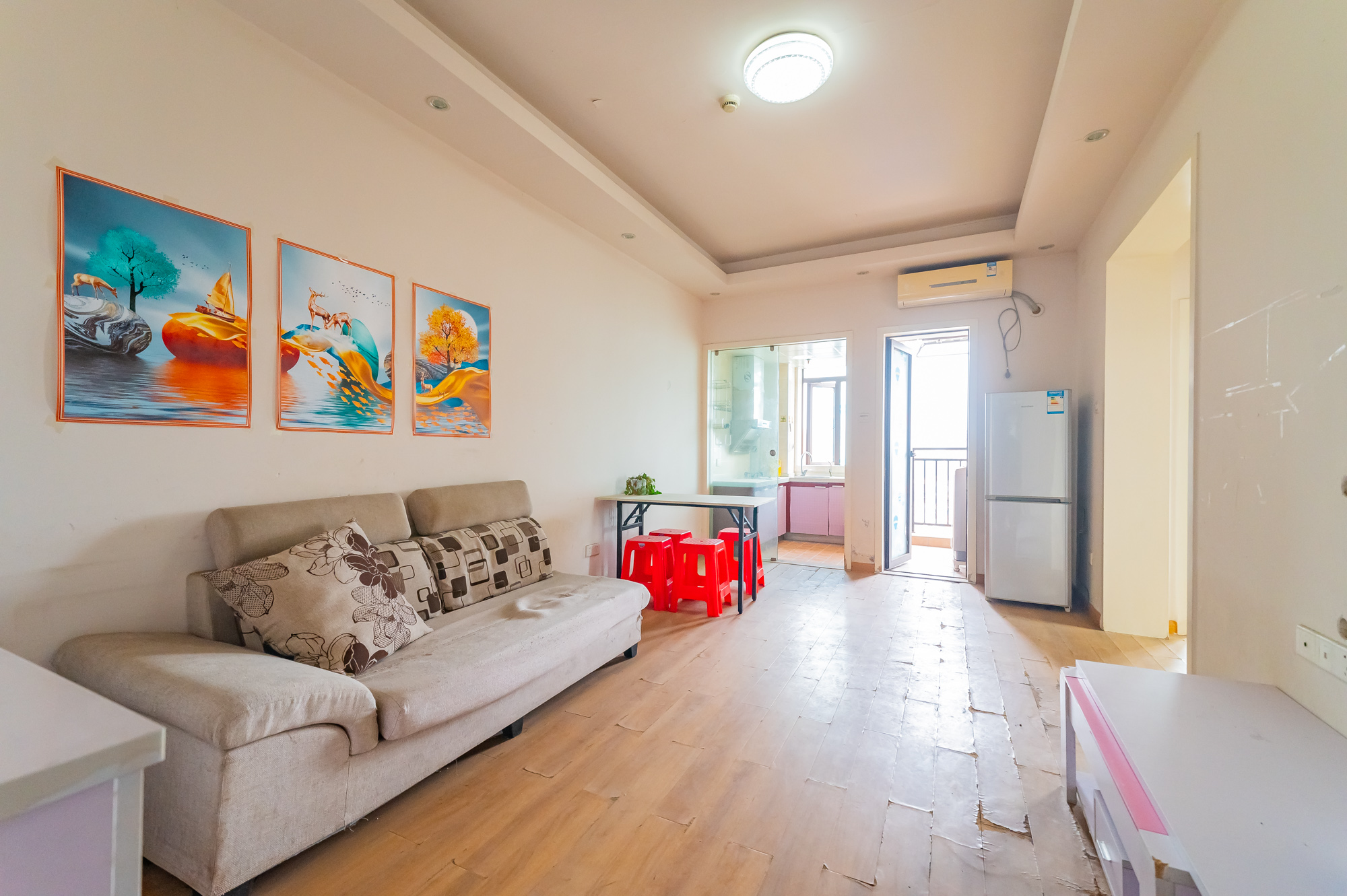 水岸世景 2室2厅1卫 45.0万 水岸世景 2室2厅1卫 45.0万客厅