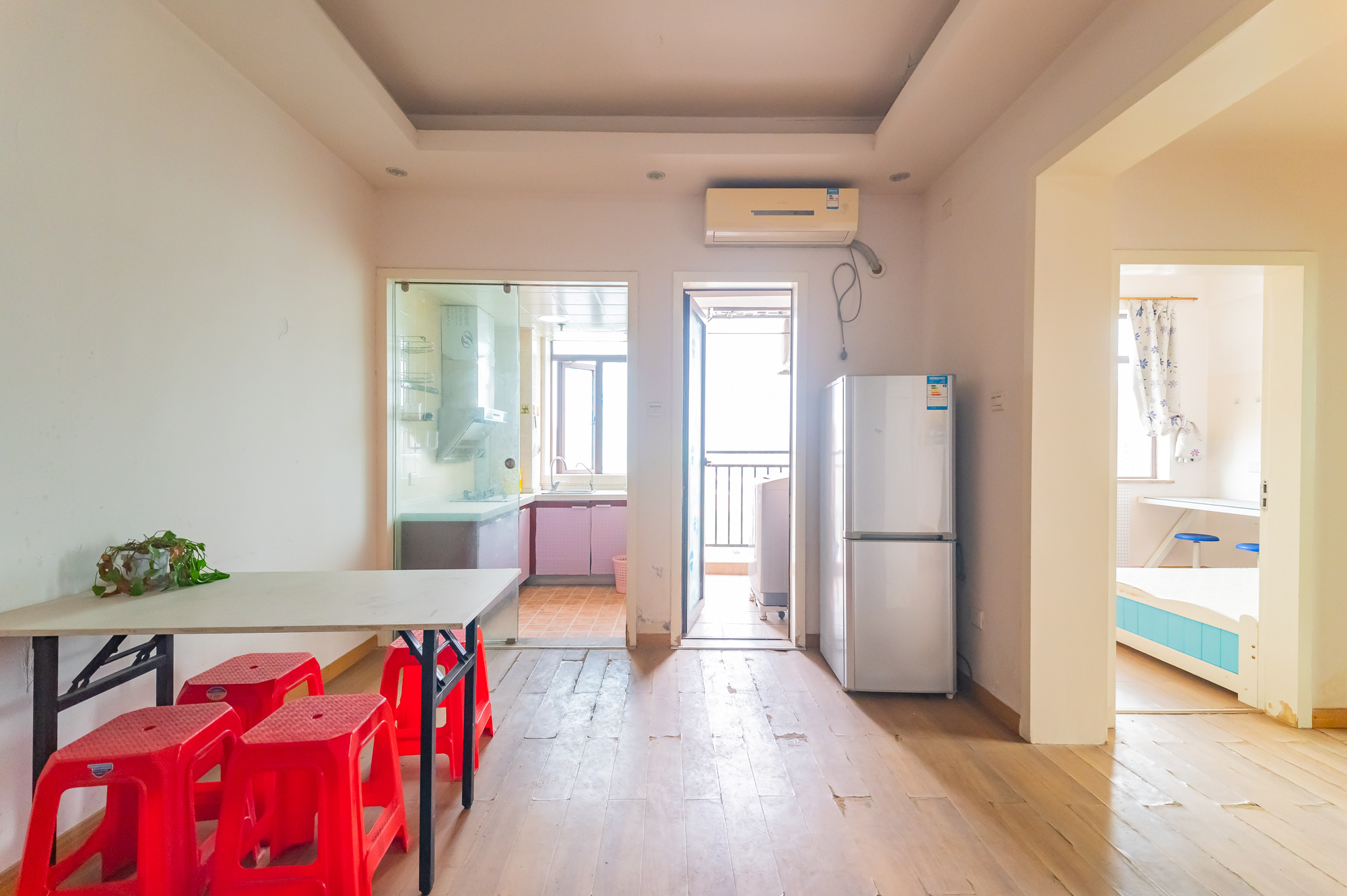 水岸世景 2室2厅1卫 45.0万 水岸世景 2室2厅1卫 45.0万客厅