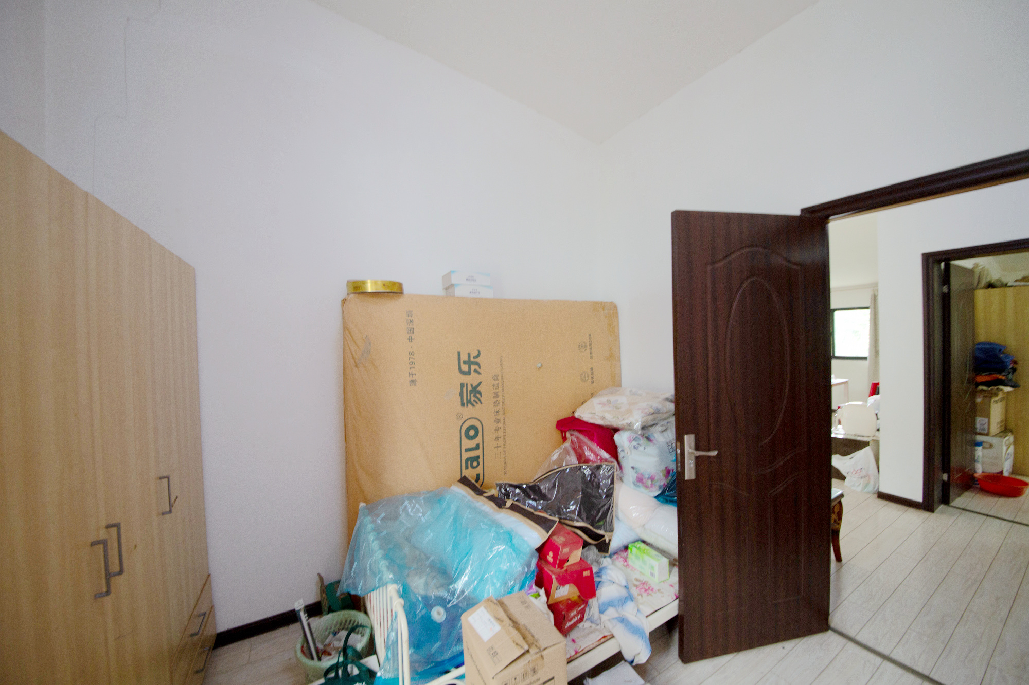 西街花园  2室2厅1卫   128.00万其他