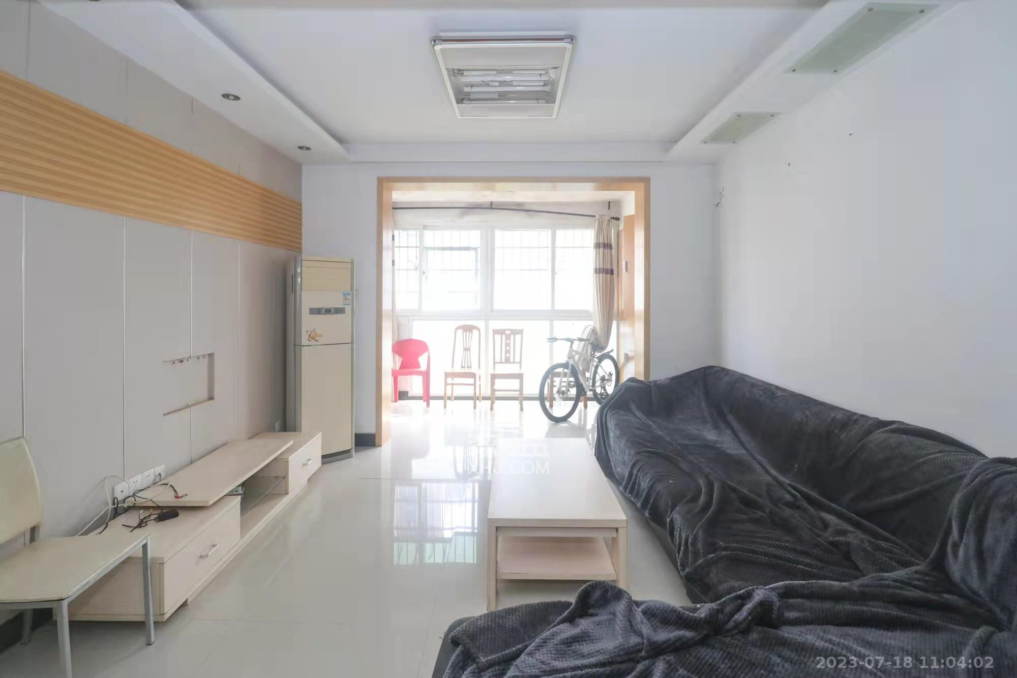 好家园  4室2厅1卫   2200.00元/月室内图