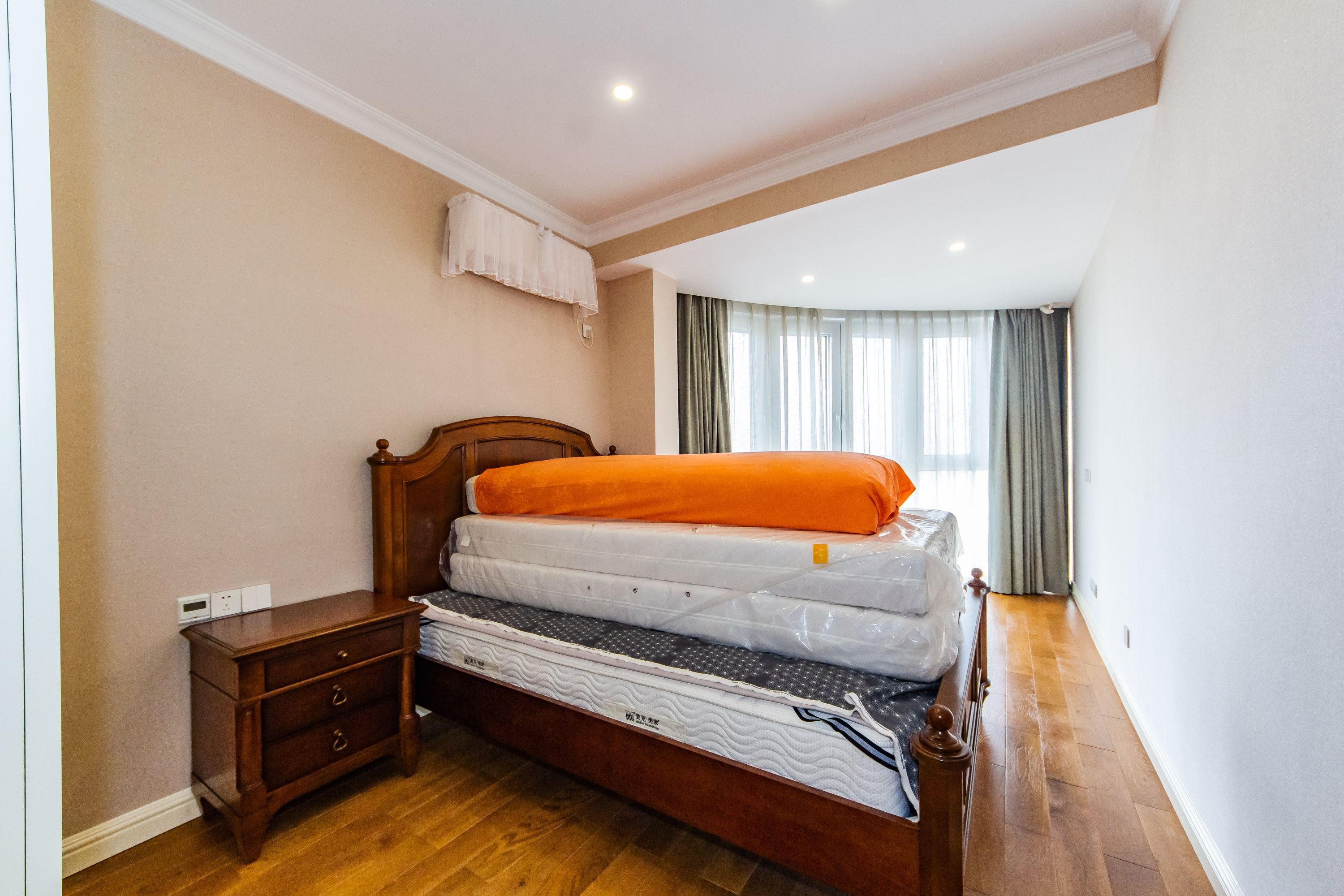 恒大御景半岛湘江苑（恒大御景半岛一期）  6室2厅4卫    878.84万卧室