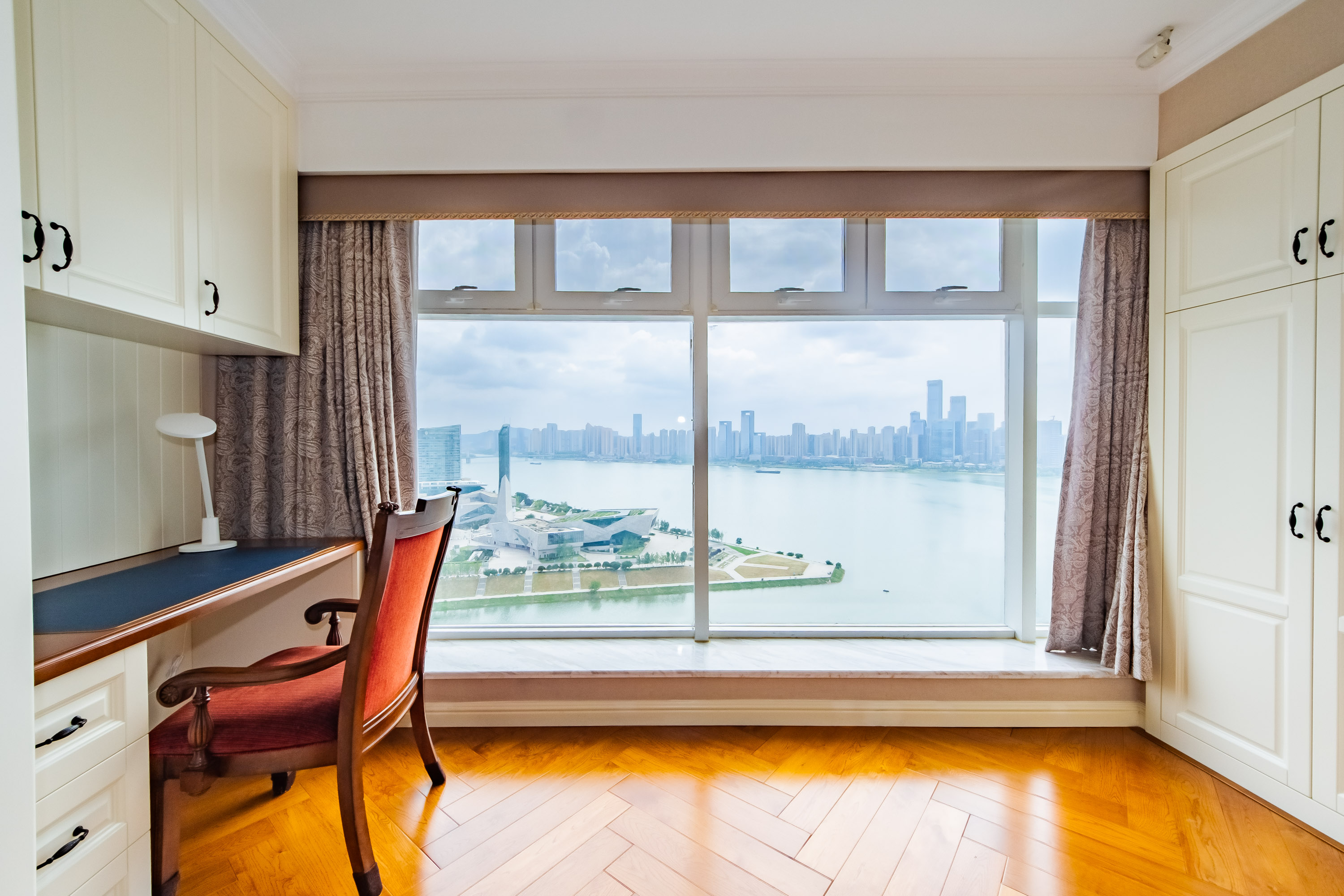 恒大御景半岛湘江苑（恒大御景半岛一期）  6室2厅4卫    878.84万阳台