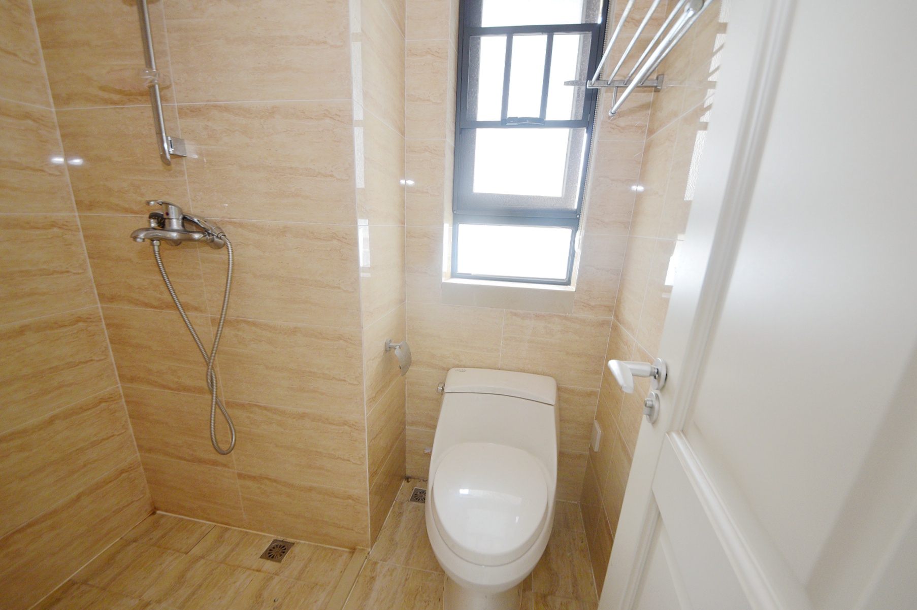 万科魅力之城观澜里  3室2厅2卫    119.0万卫生间