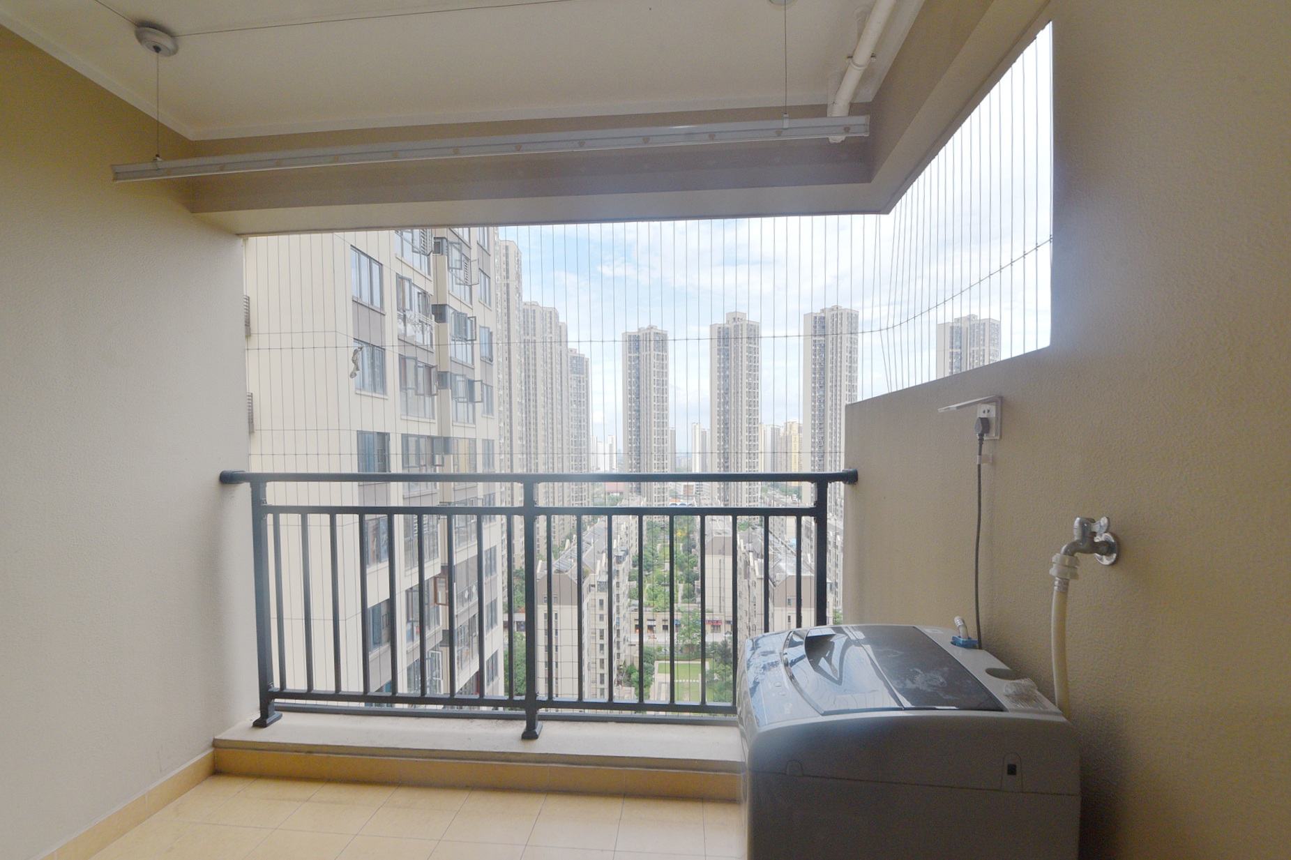 万科魅力之城观澜里  3室2厅2卫    119.0万阳台