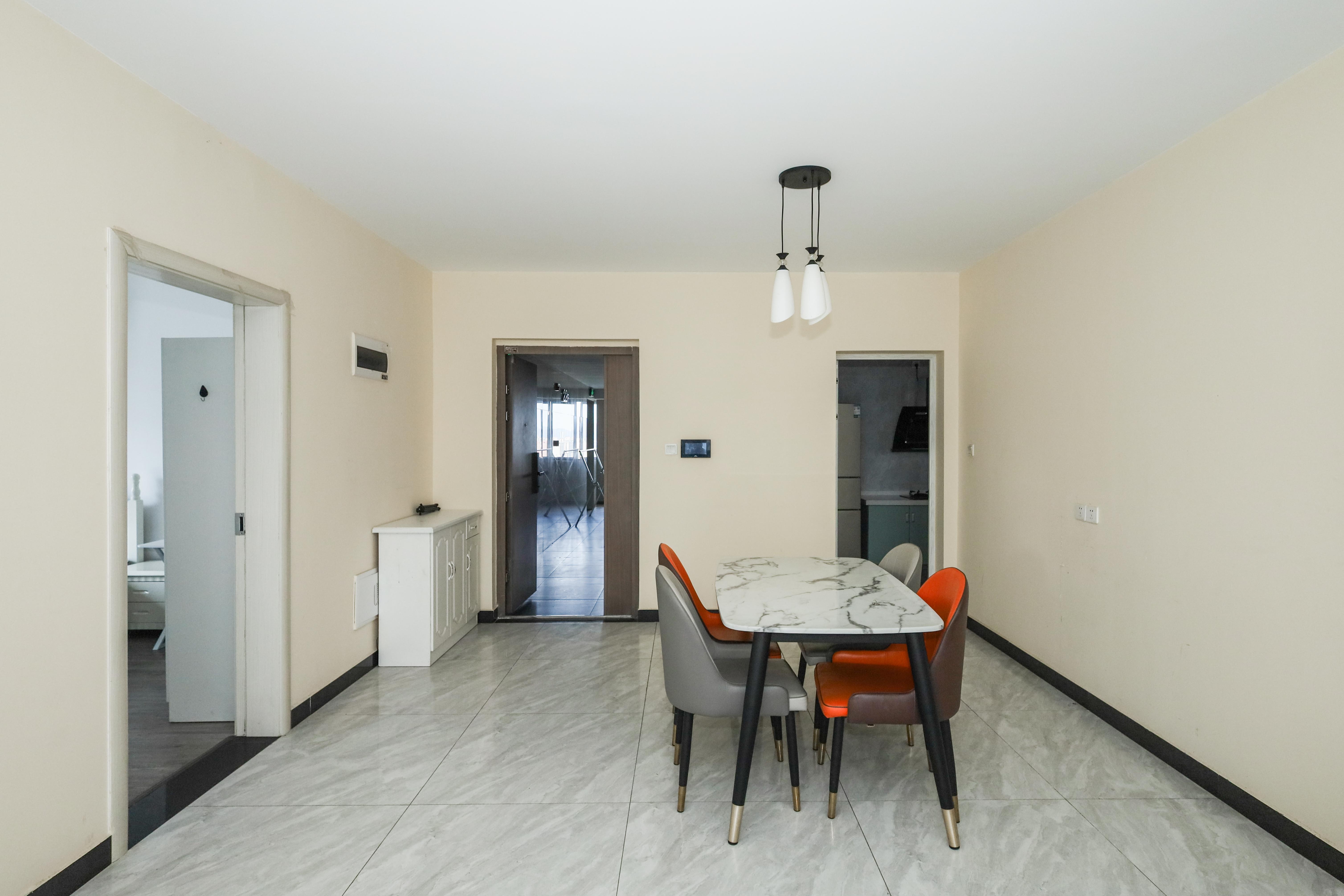 好莱城（弘德西街）  4室2厅2卫    153.0万客厅