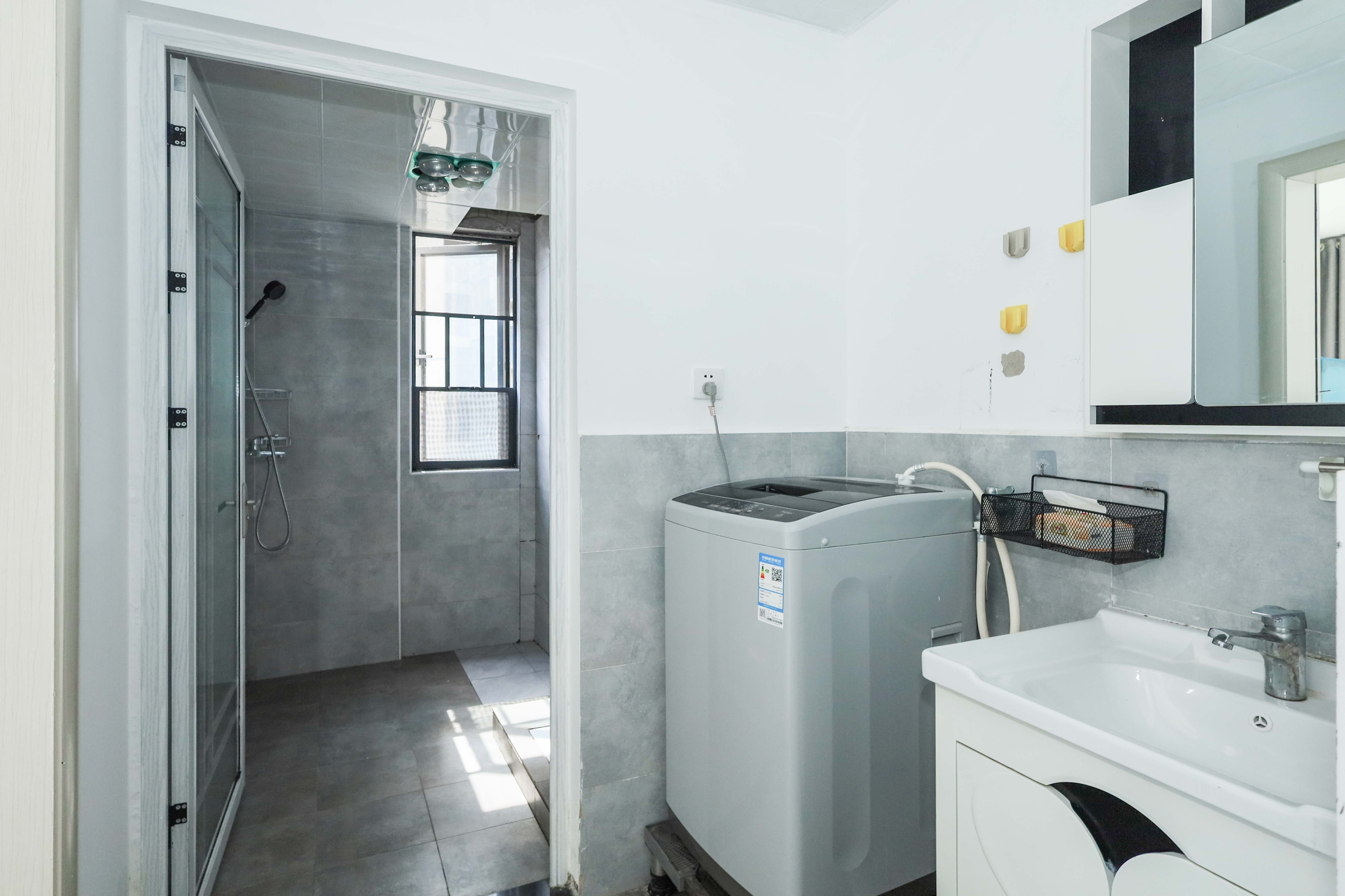 好莱城（弘德西街）  4室2厅2卫    153.0万卫生间