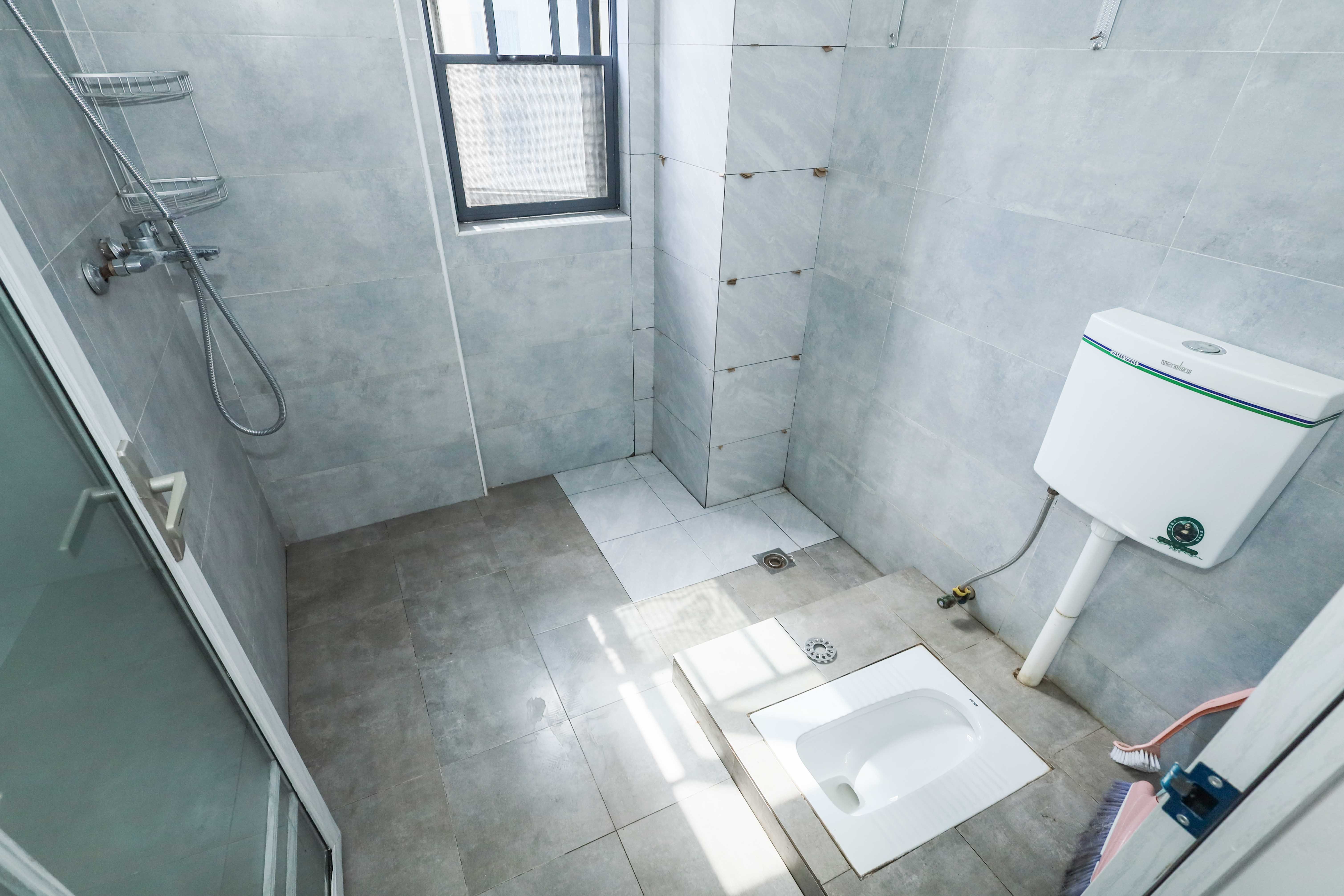 好莱城（弘德西街）  4室2厅2卫    153.0万卫生间