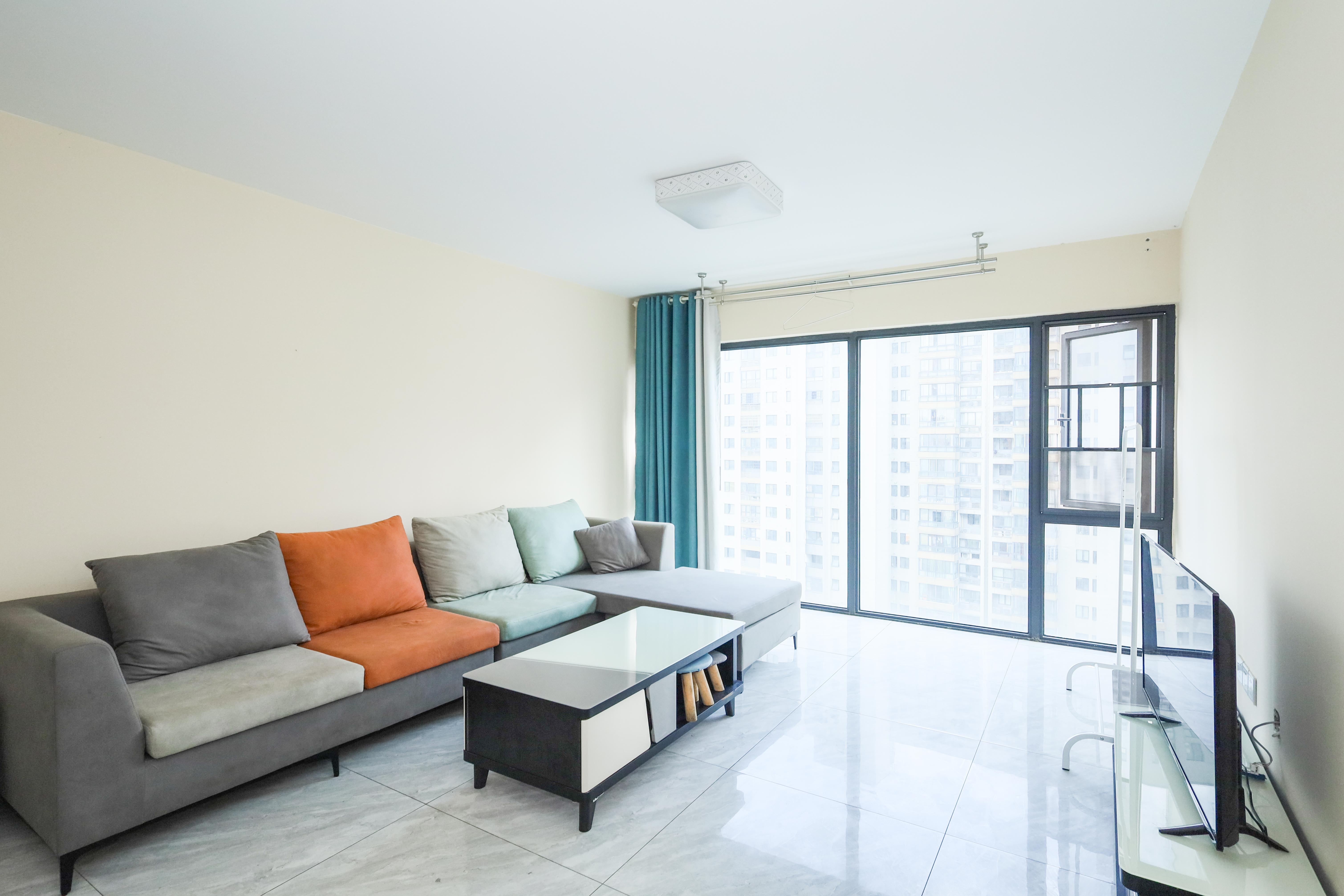 好莱城（弘德西街）  4室2厅2卫    153.0万客厅