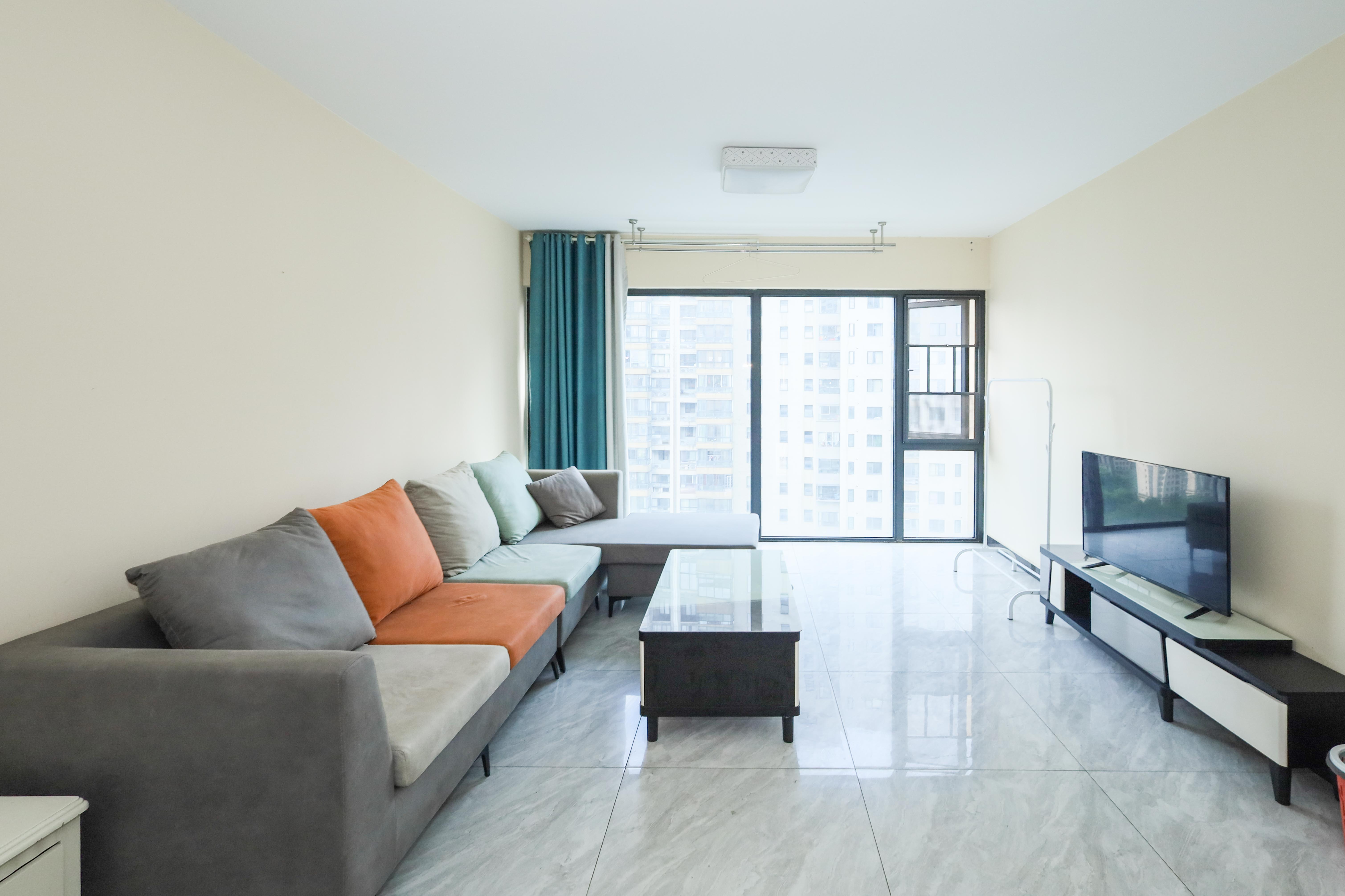 好莱城（弘德西街）  4室2厅2卫    153.0万客厅