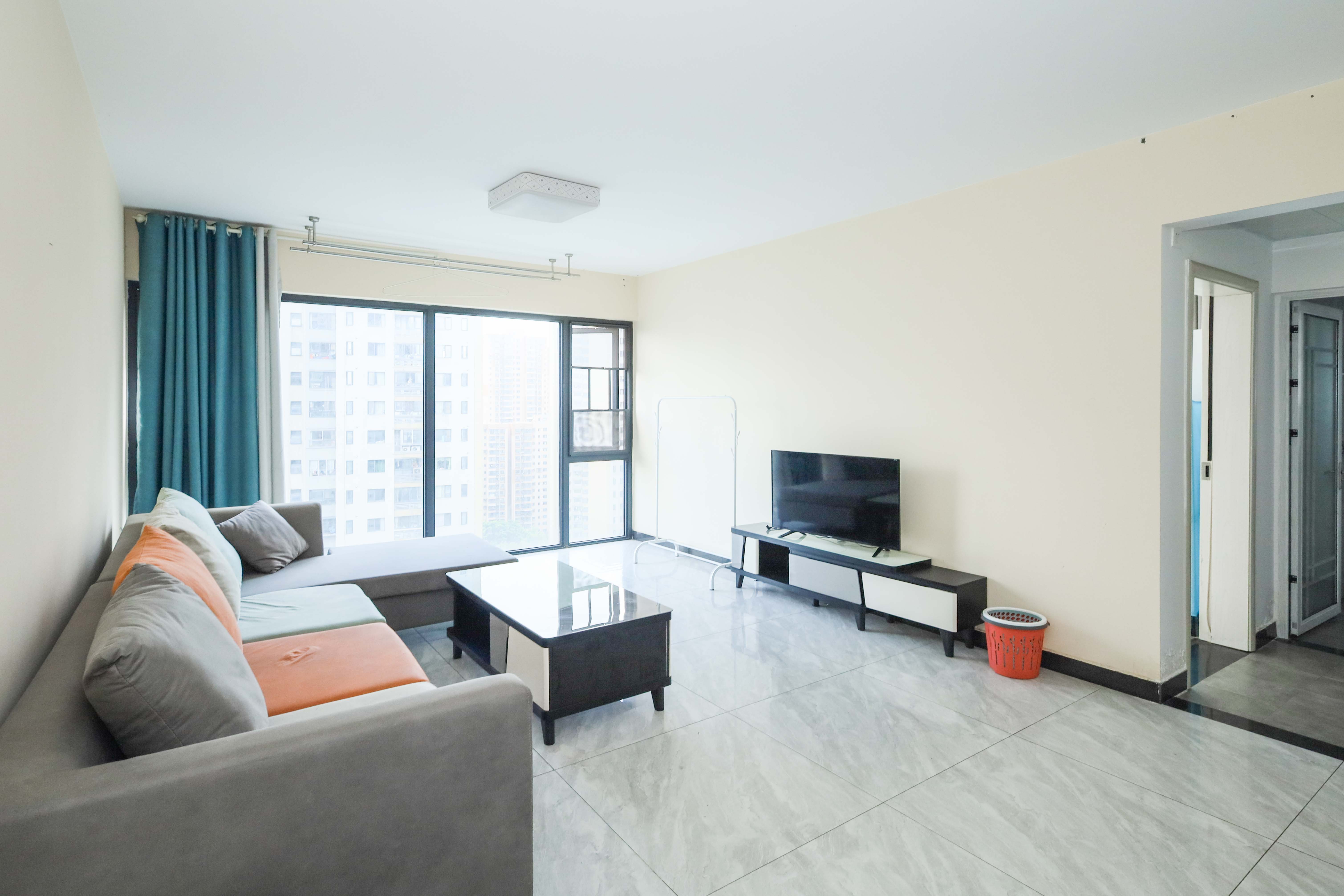 好莱城（弘德西街）  4室2厅2卫    153.0万客厅