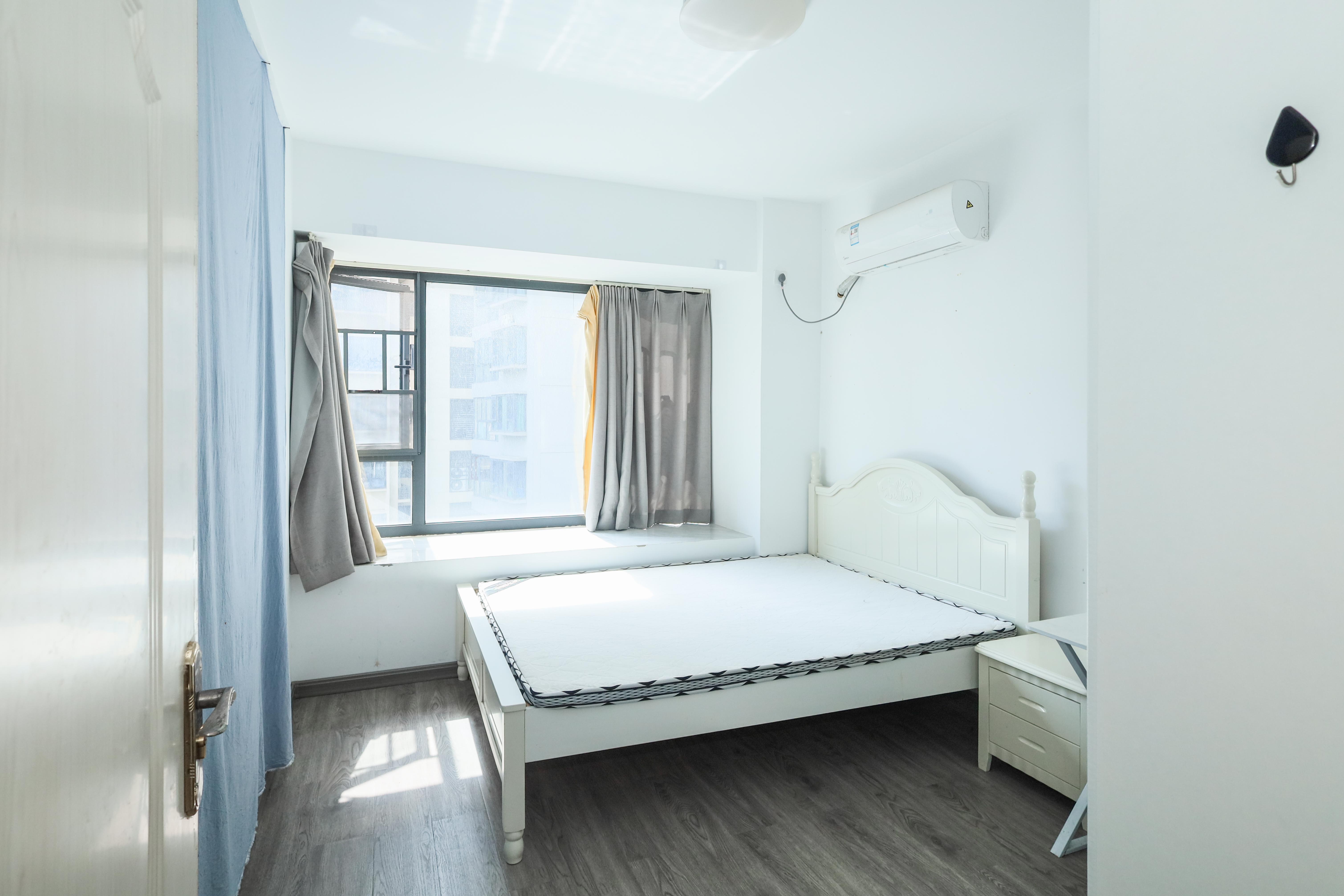 好莱城（弘德西街）  4室2厅2卫    153.0万卧室