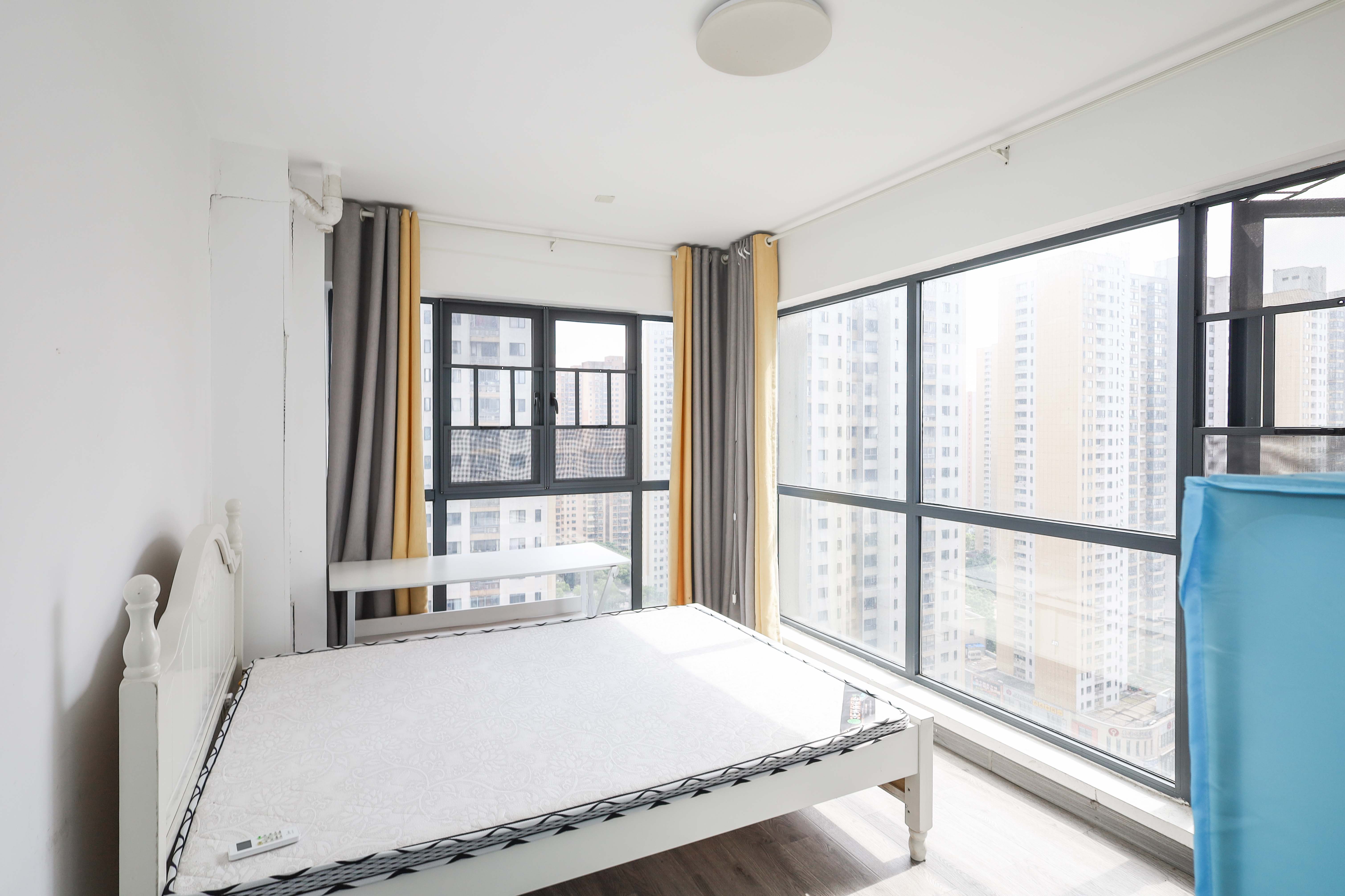 好莱城（弘德西街）  4室2厅2卫    153.0万卧室