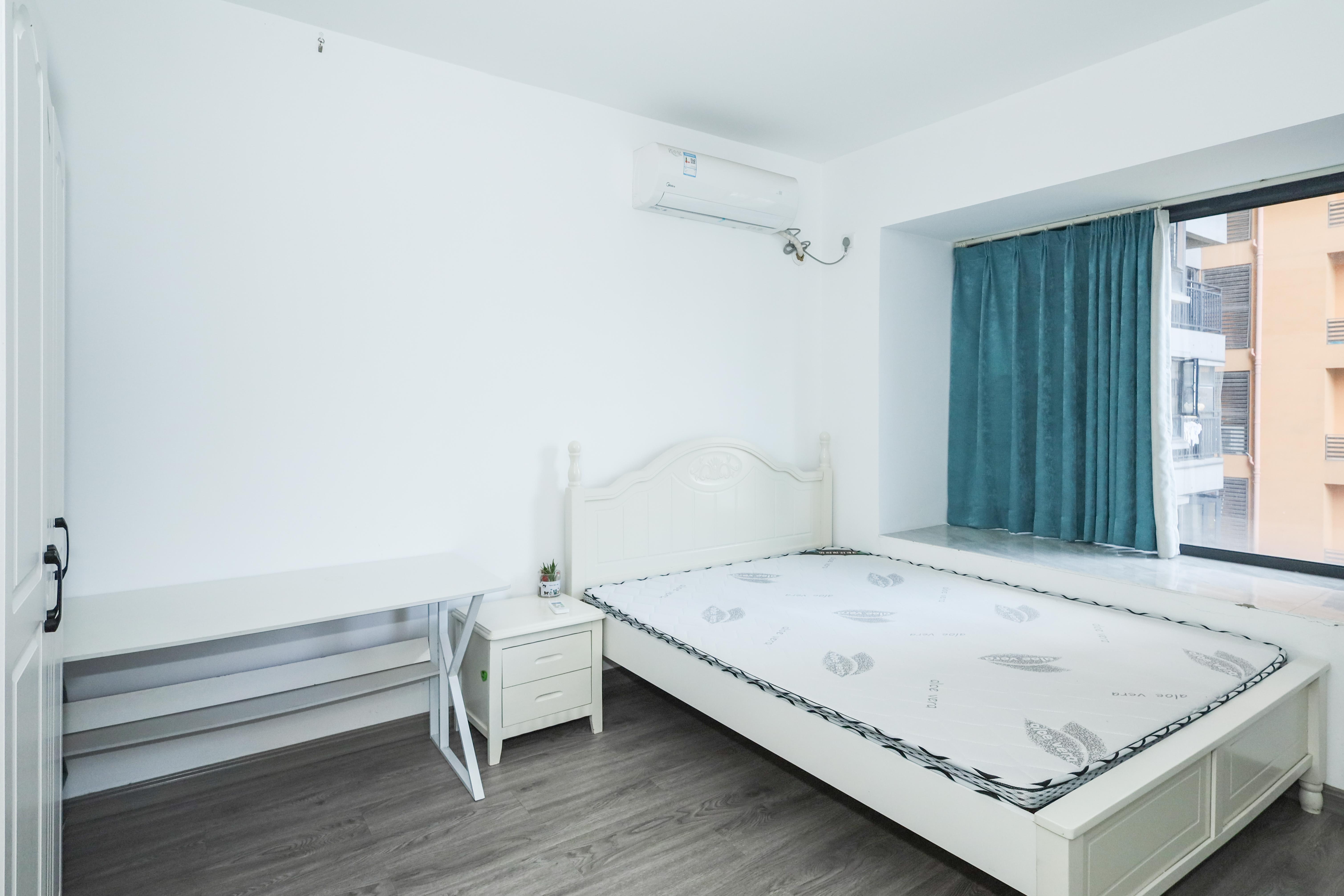 好莱城（弘德西街）  4室2厅2卫    153.0万卧室