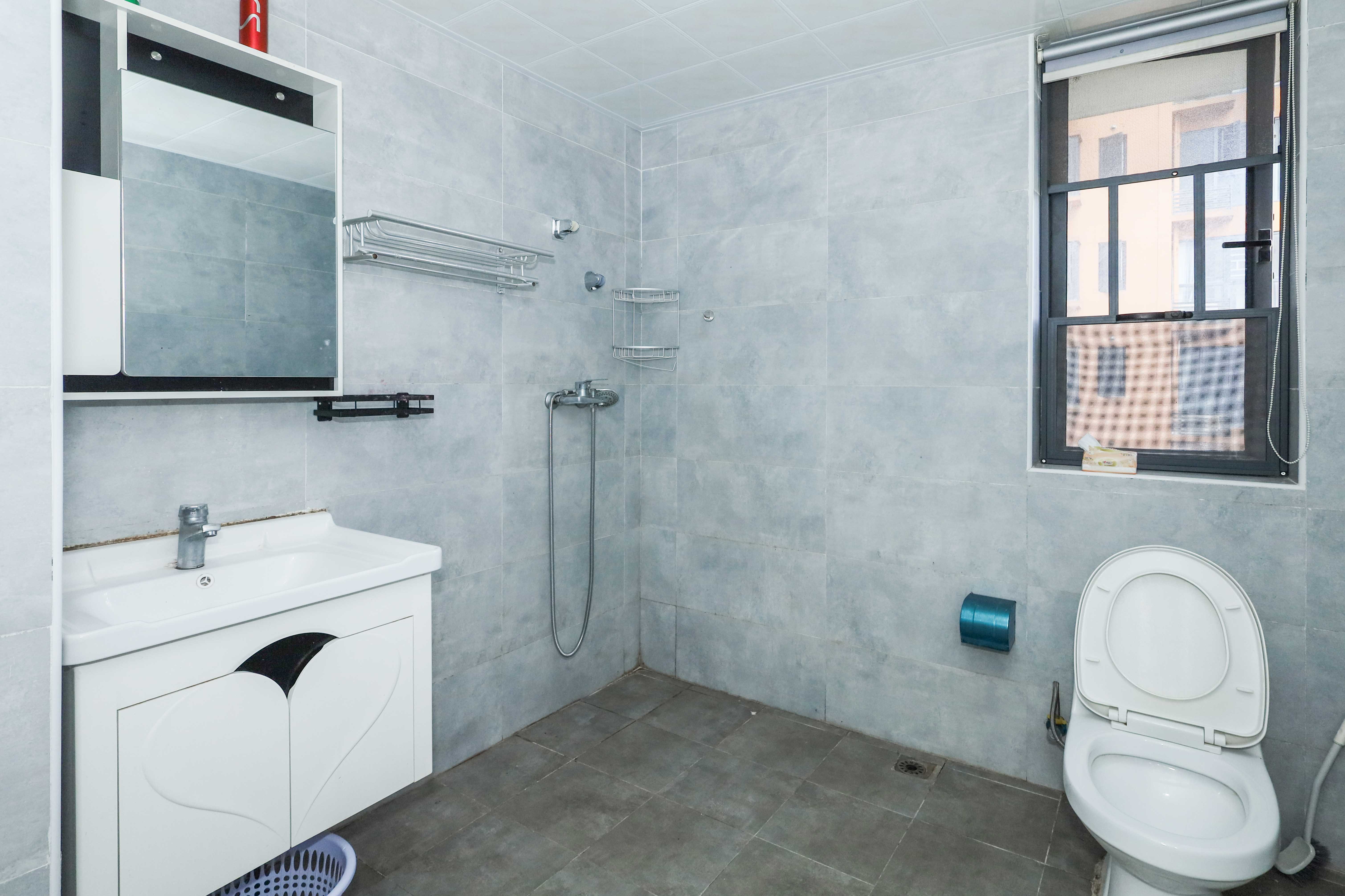 好莱城（弘德西街）  4室2厅2卫    153.0万卫生间