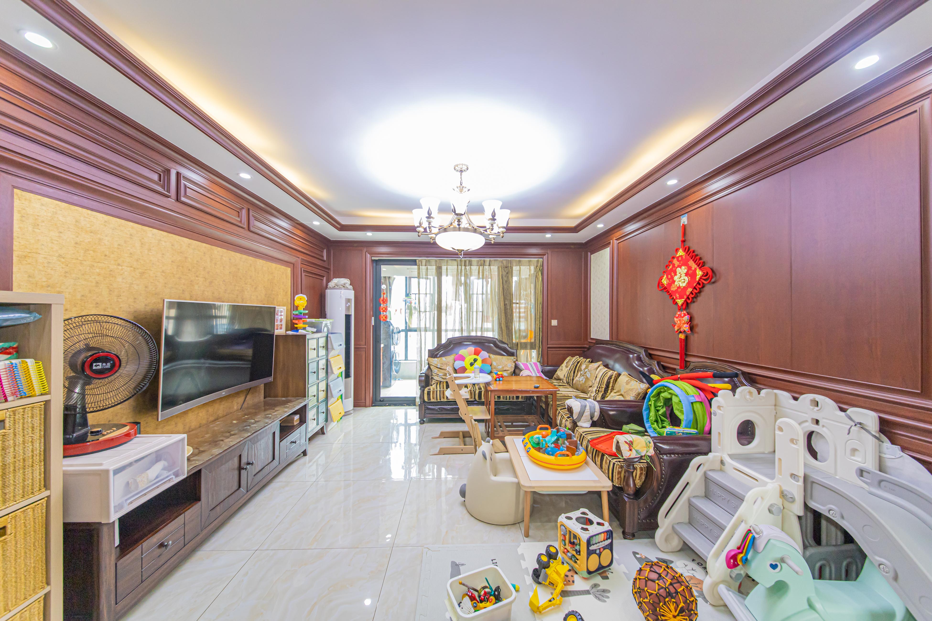 湘江雅颂居 4室2厅2卫 184.5万 湘江雅颂居 4室2厅2卫 184.5万客厅