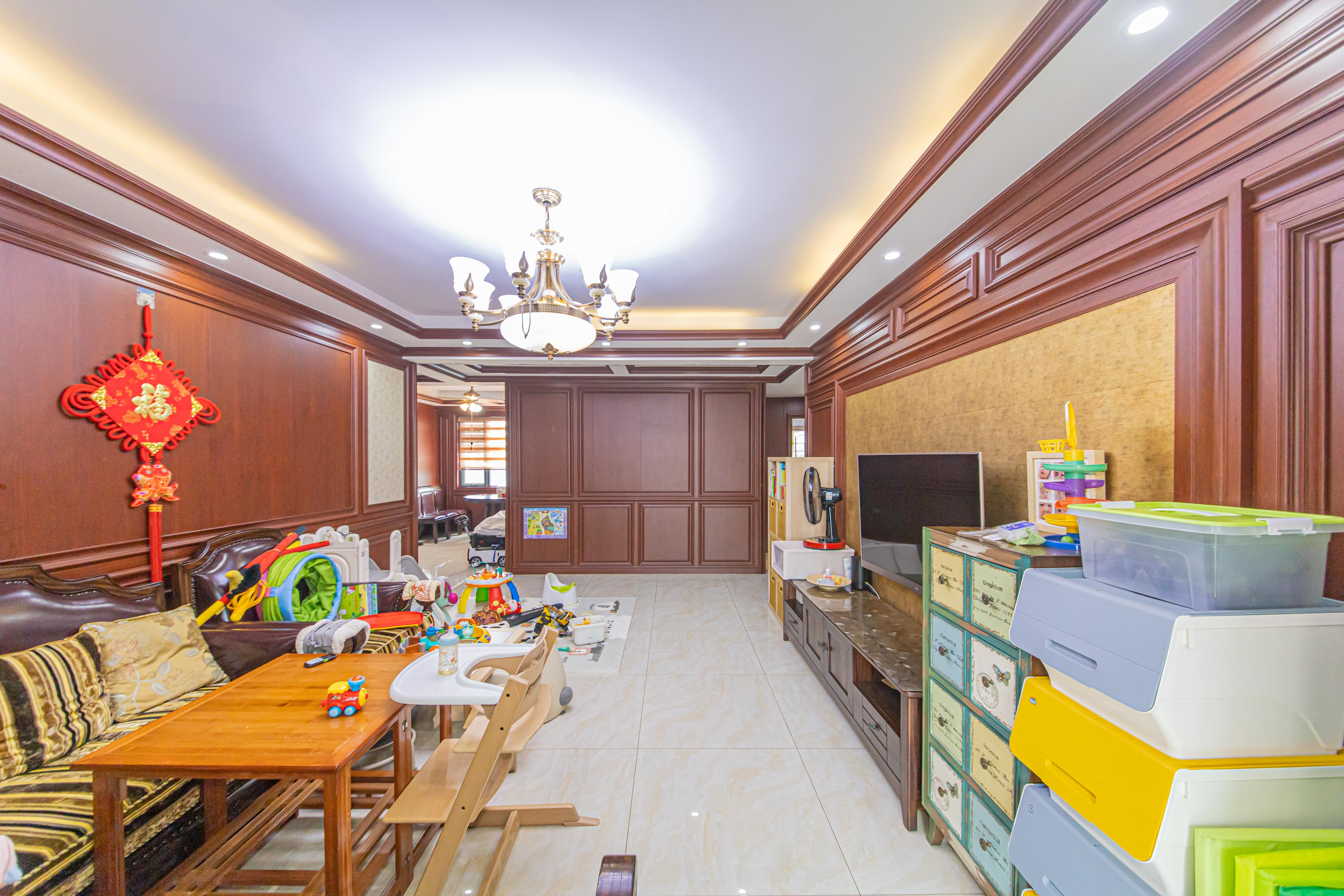 湘江雅颂居 4室2厅2卫 184.5万 湘江雅颂居 4室2厅2卫 184.5万客厅